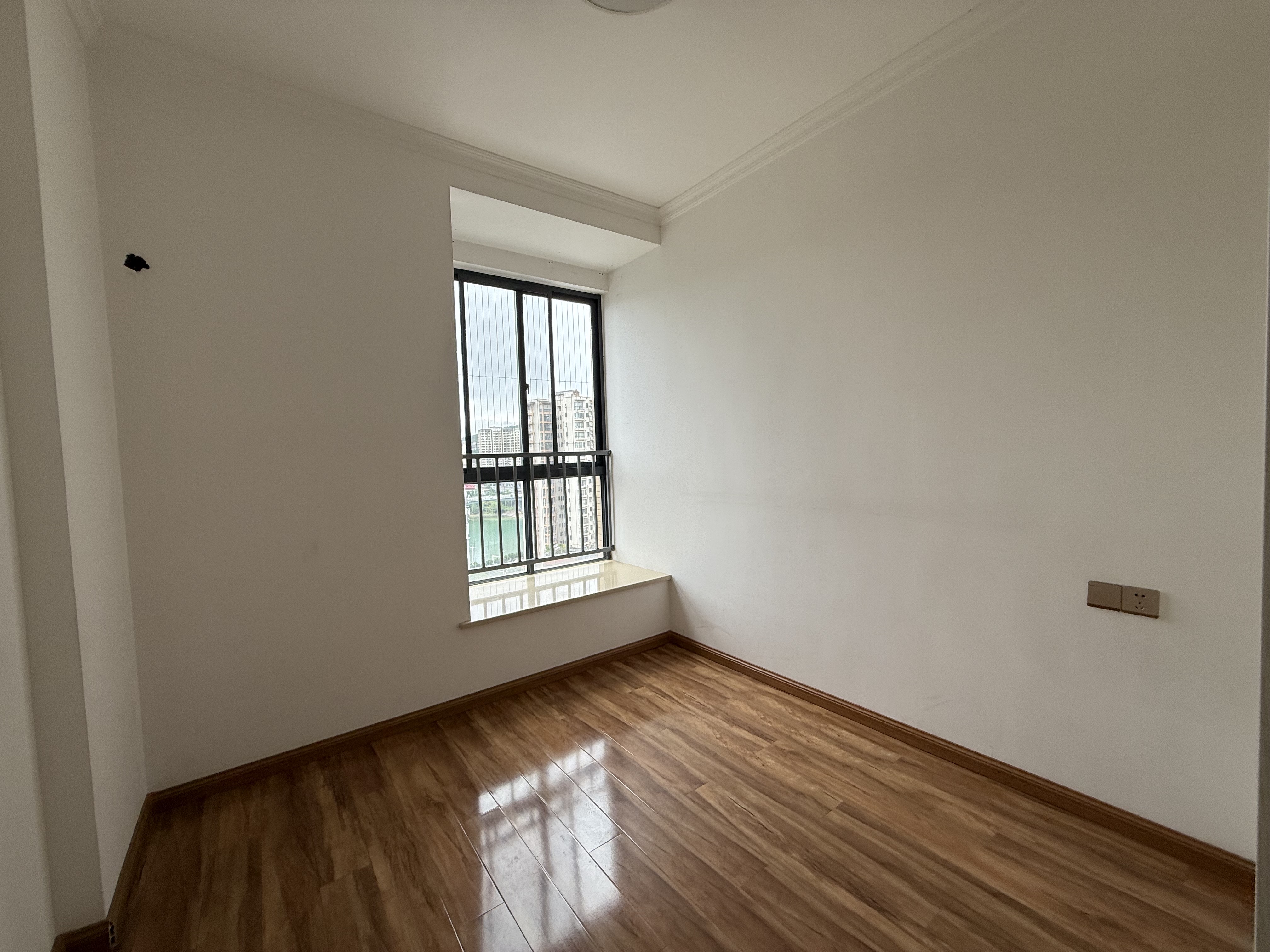 山水印象  3室2厅2卫    75.8万客厅