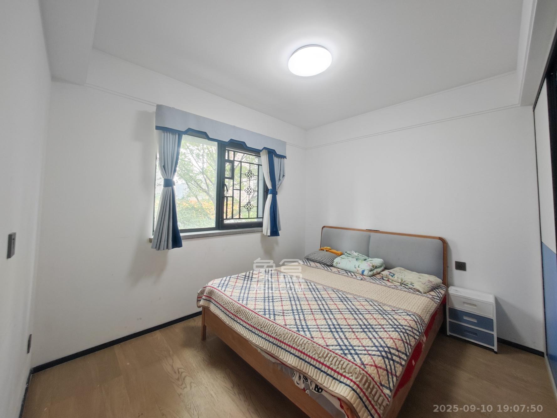 万科金色麦田  4室2厅2卫    185.0万 万科金色麦田  4室2厅2卫    185.0万卧室