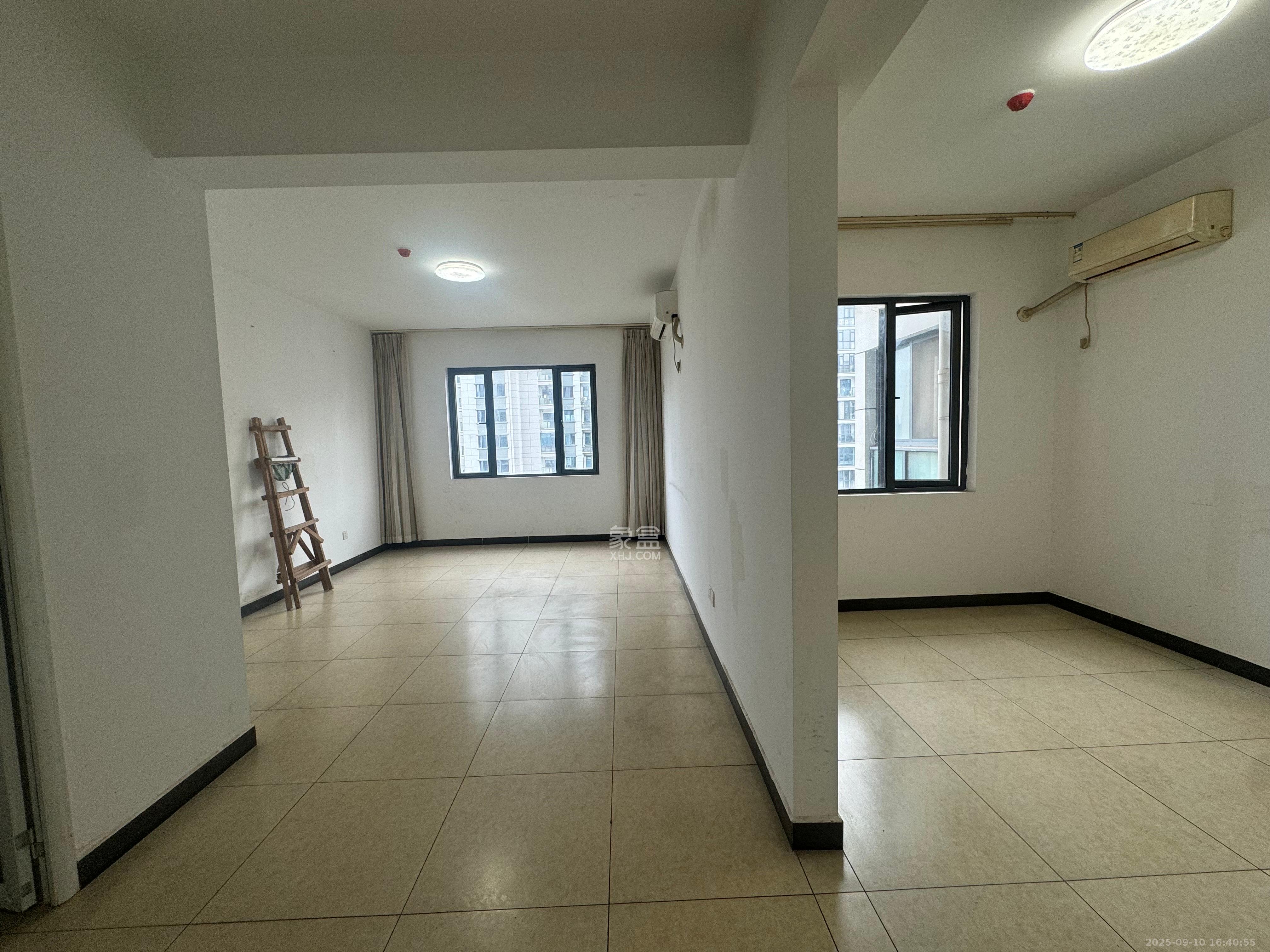 天翼花园(中国电信单位房) 5室2厅2卫 4600.0元/月 天翼花园(中国电信单位房) 5室2厅2卫 4600.0元/月室内图