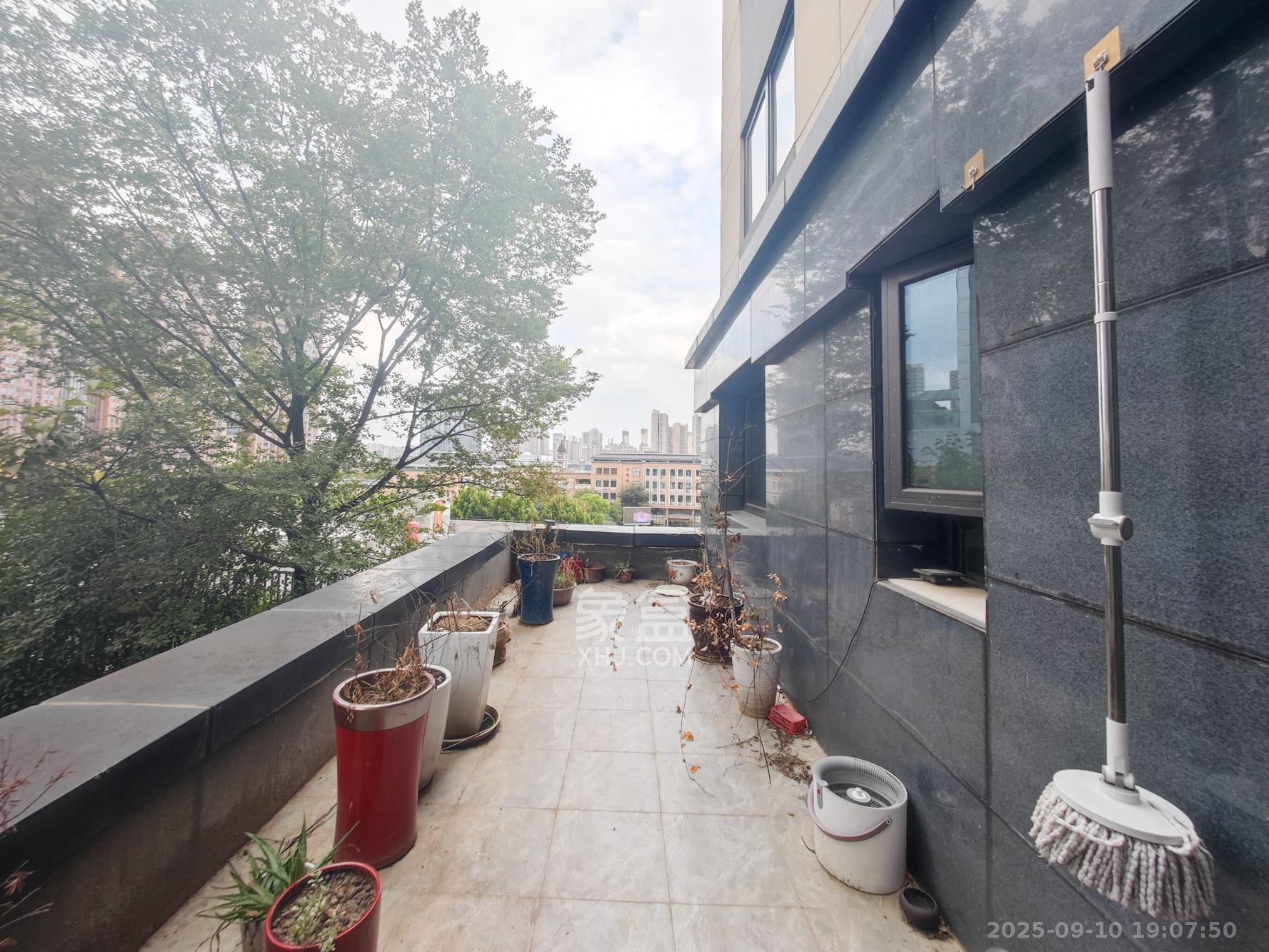 万科金色麦田  4室2厅2卫    185.0万 万科金色麦田  4室2厅2卫    185.0万阳台