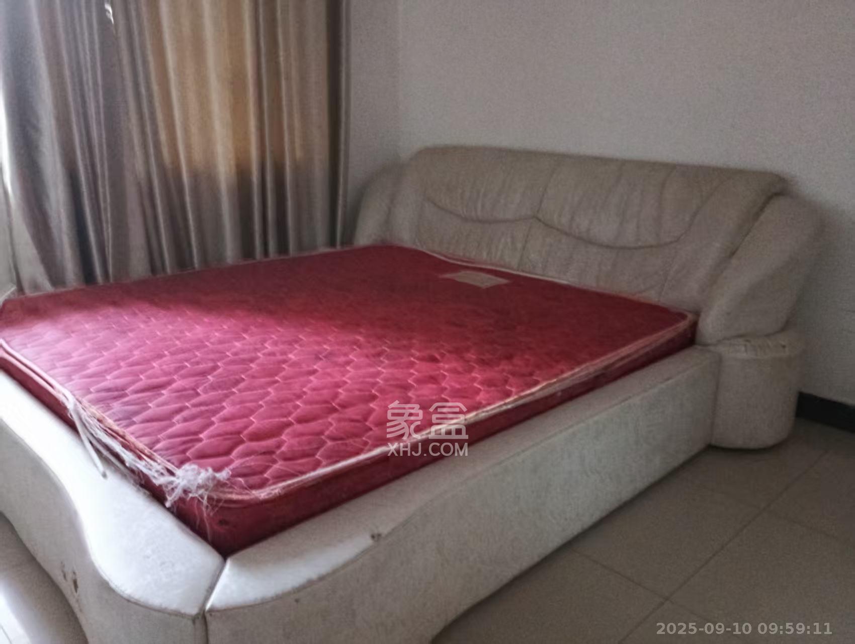 新路小区  3室2厅2卫    1800.0元/月室内图