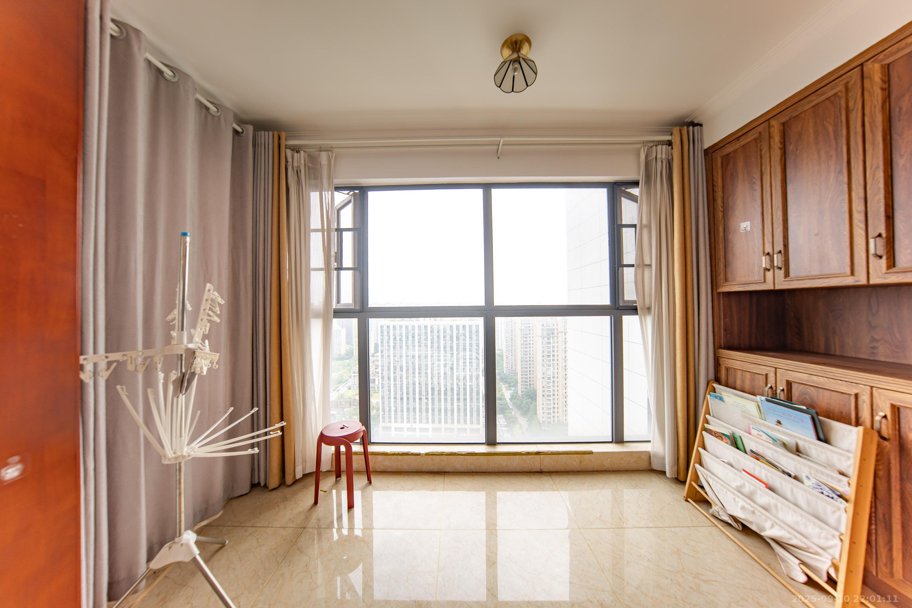 南山十里天池  3室2厅2卫    130.0万 南山十里天池  3室2厅2卫    130.0万阳台