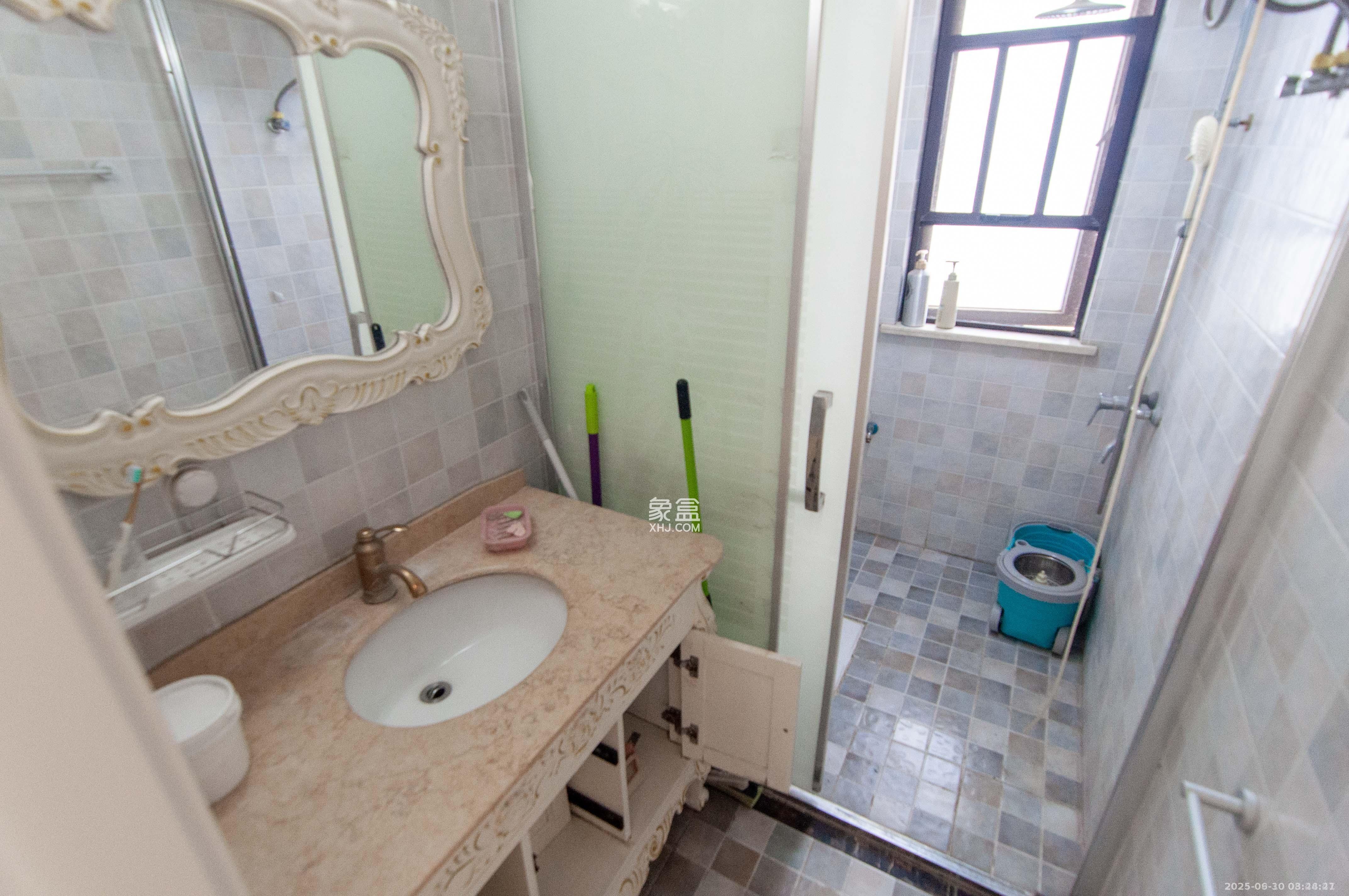 金茂梅溪湖 4室2厅2卫 3500.0元/月 金茂梅溪湖 4室2厅2卫 3500.0元/月室内图