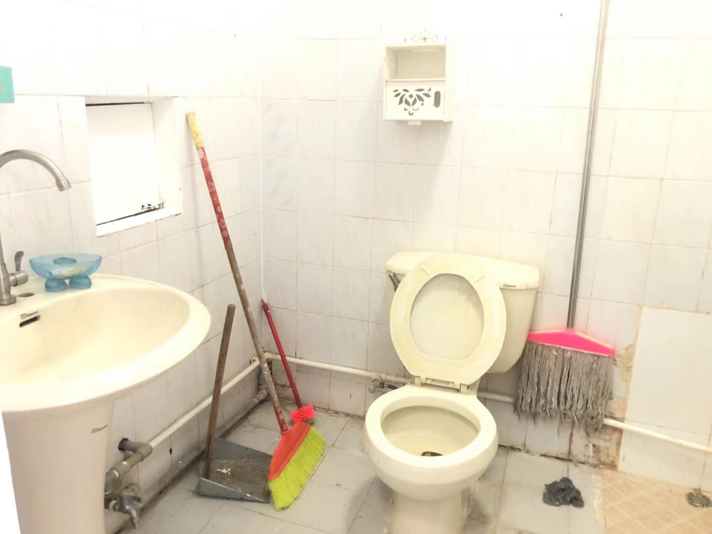 港苑小区 1室1厅1卫 57.0万 港苑小区 1室1厅1卫 57.0万客厅