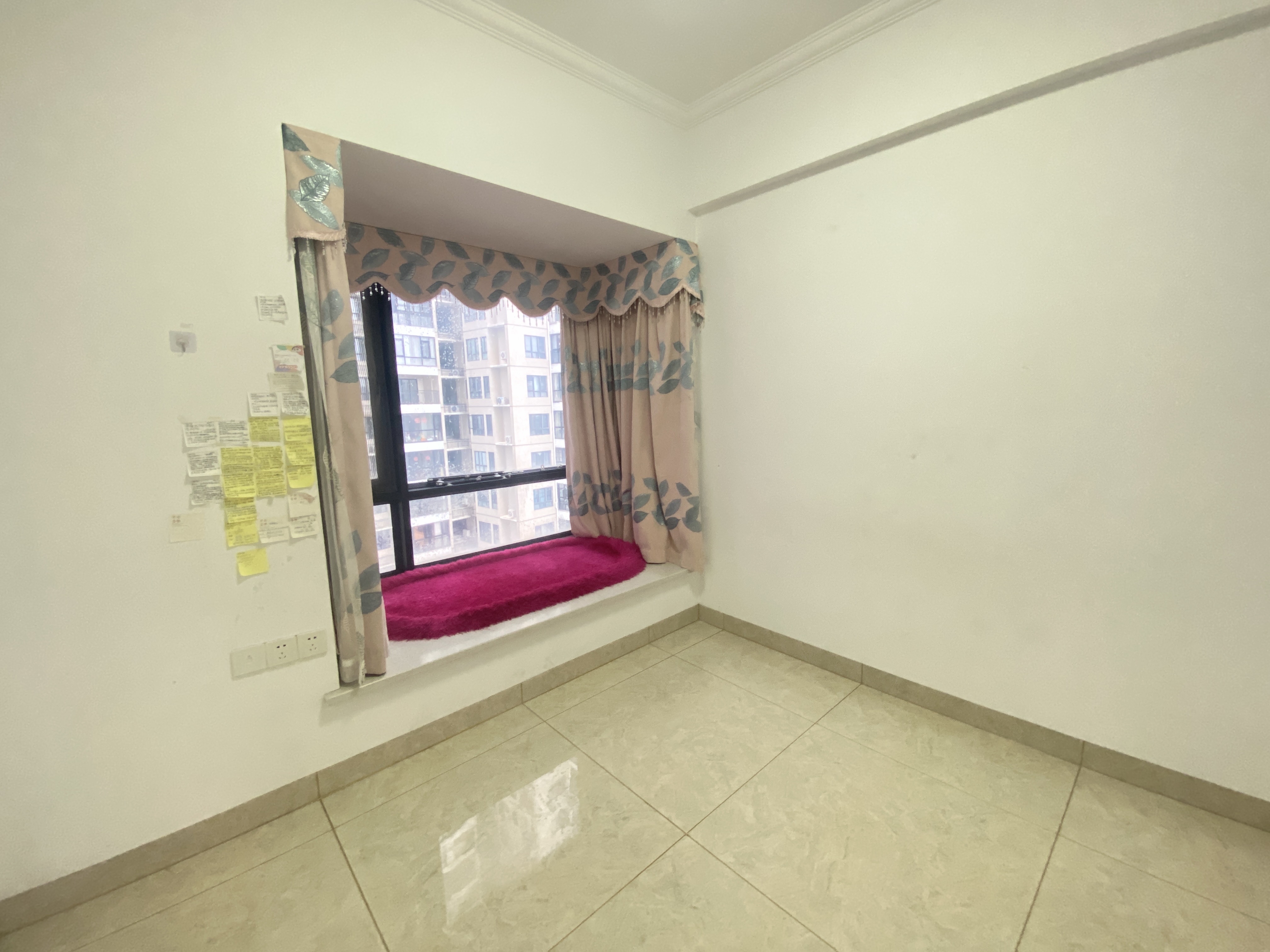 万景峰一期  3室2厅2卫    2500.0元/月室内图