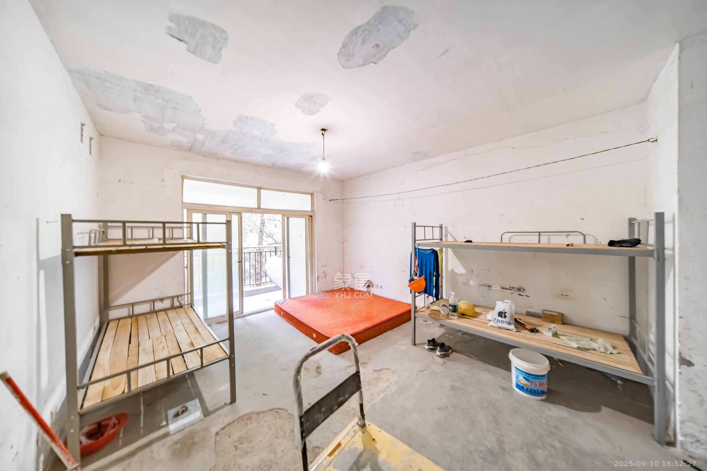 洋湖景园 3室2厅2卫 80.0万 洋湖景园 3室2厅2卫 80.0万客厅