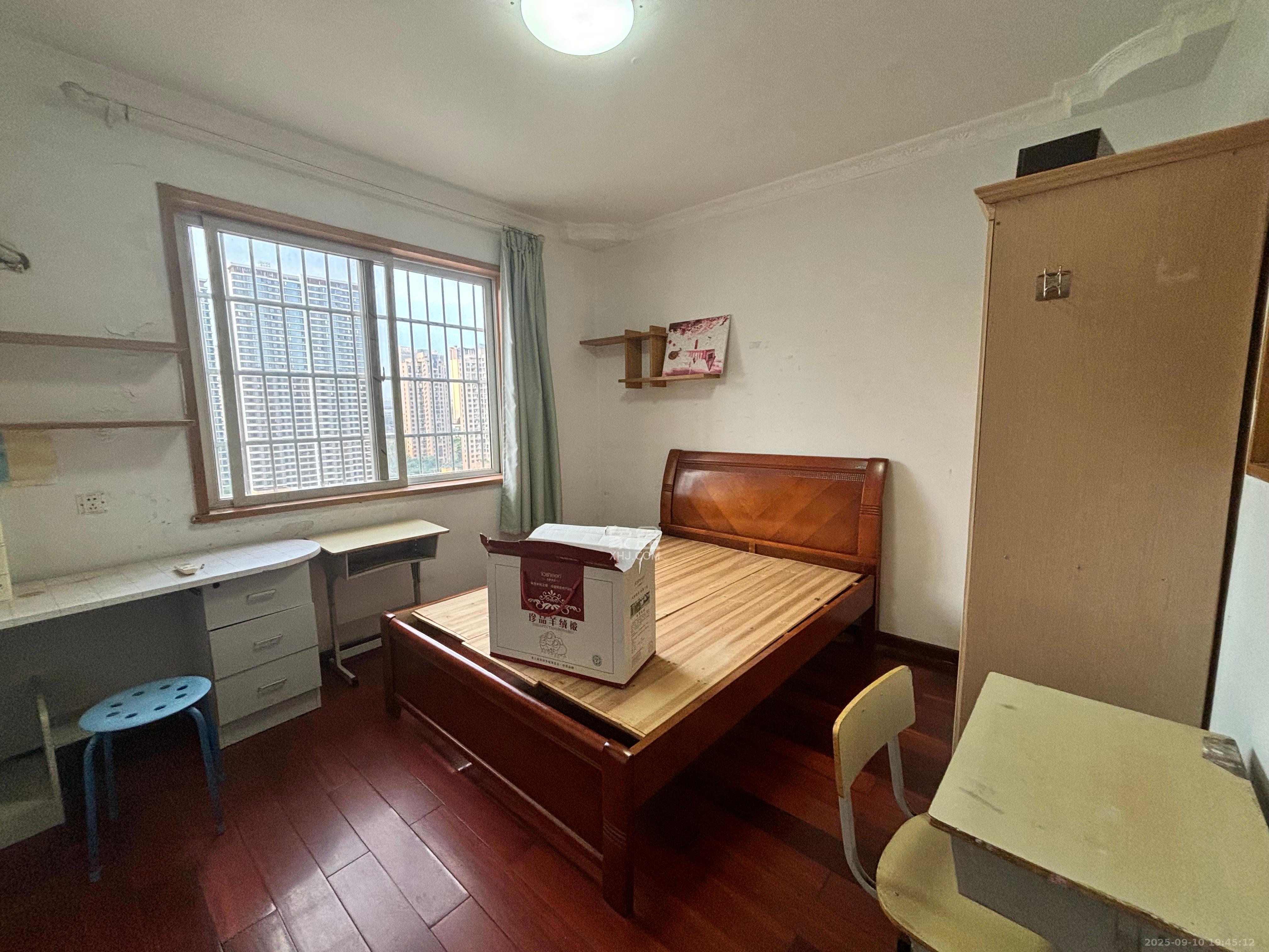 泰禹家园(彩云之翼家园一期、二期、三期)  2室2厅1卫    2000.0元/月 泰禹家园(彩云之翼家园一期、二期、三期)  2室2厅1卫    2000.0元/月室内图