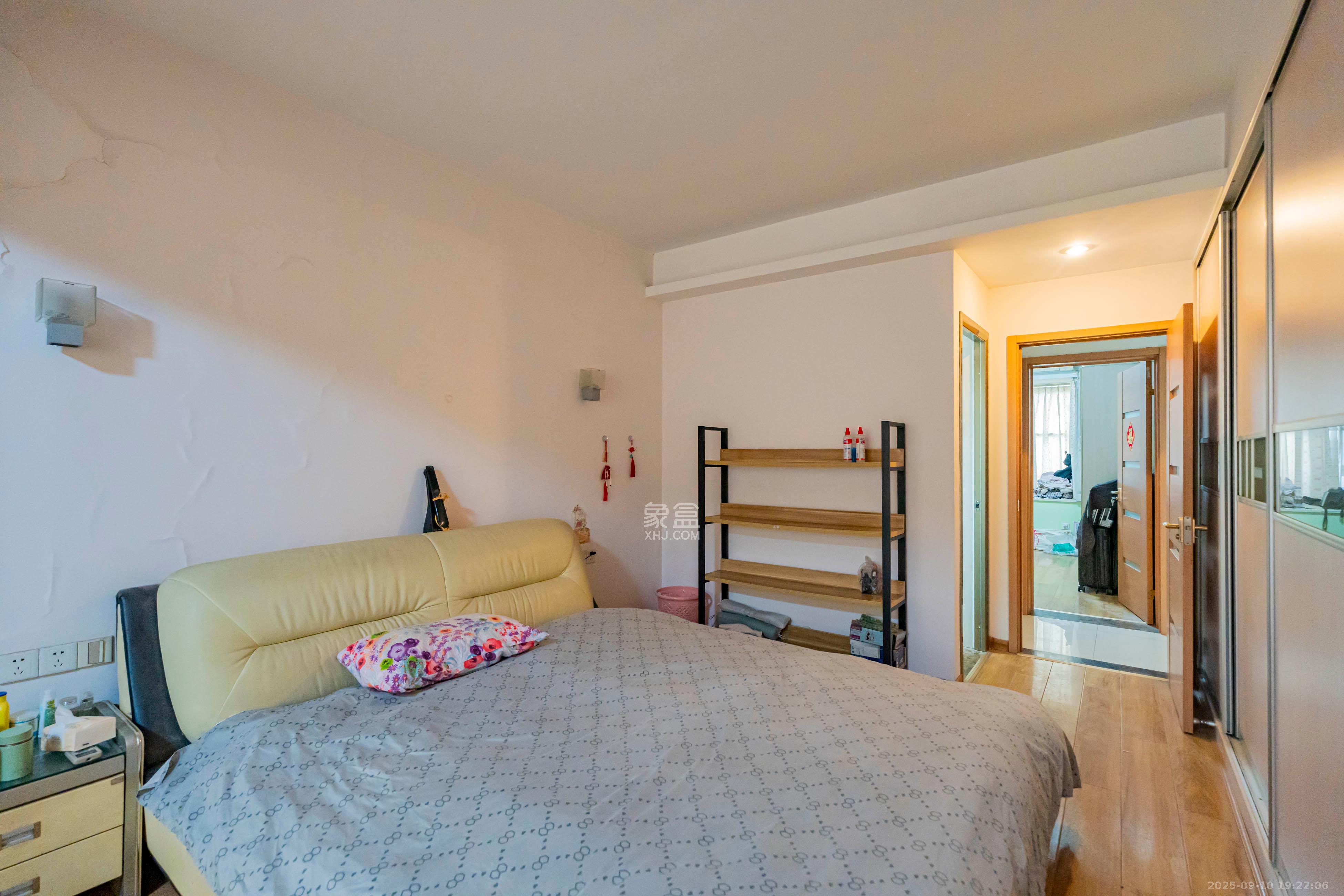 学府华庭 3室2厅2卫 93.0万 学府华庭 3室2厅2卫 93.0万卧室