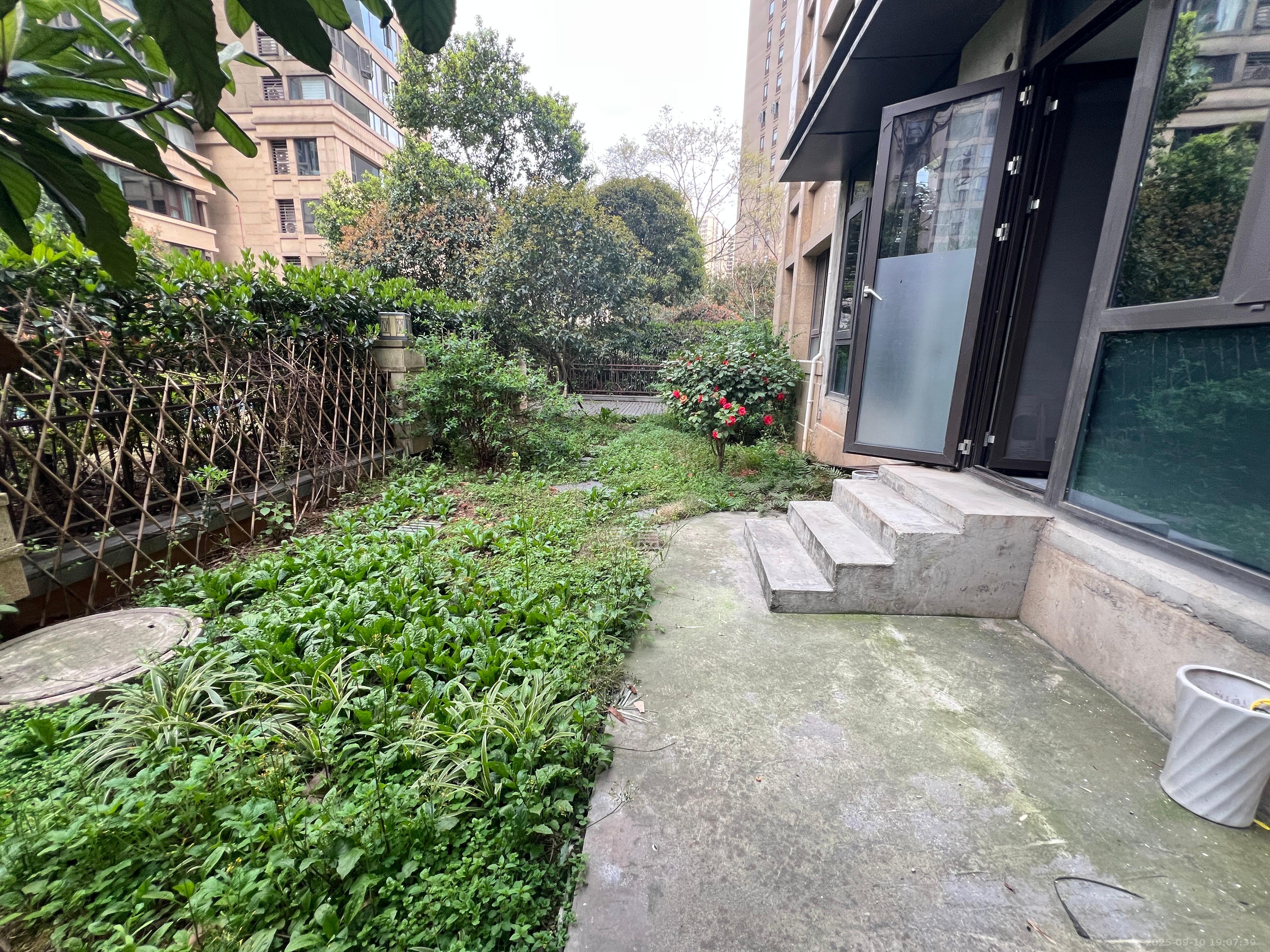 中建江山壹号  4室2厅2卫    8800.0元/月室内图