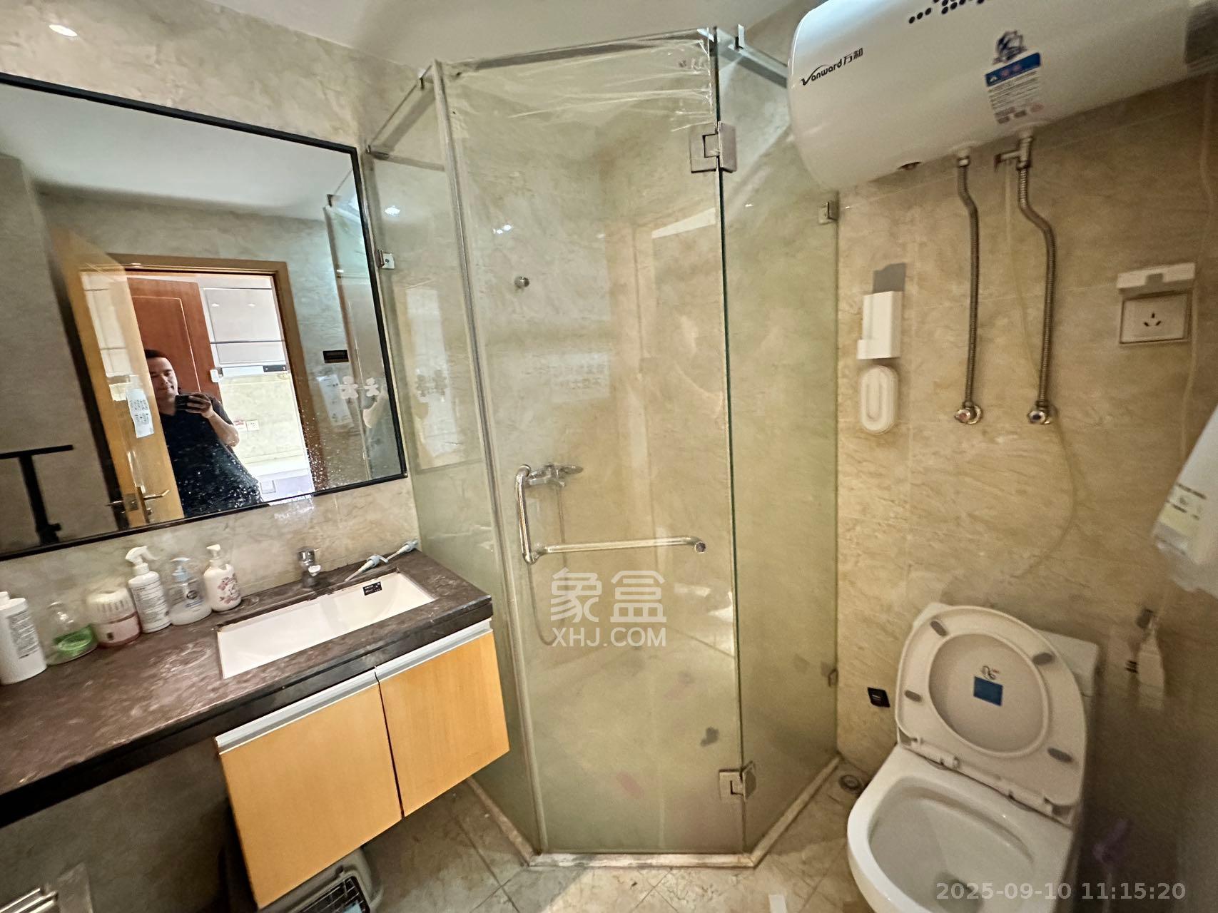 德思勤城市广场(宝格丽公寓) 1室1厅1卫 2300.0元/月 德思勤城市广场(宝格丽公寓) 1室1厅1卫 2300.0元/月室内图