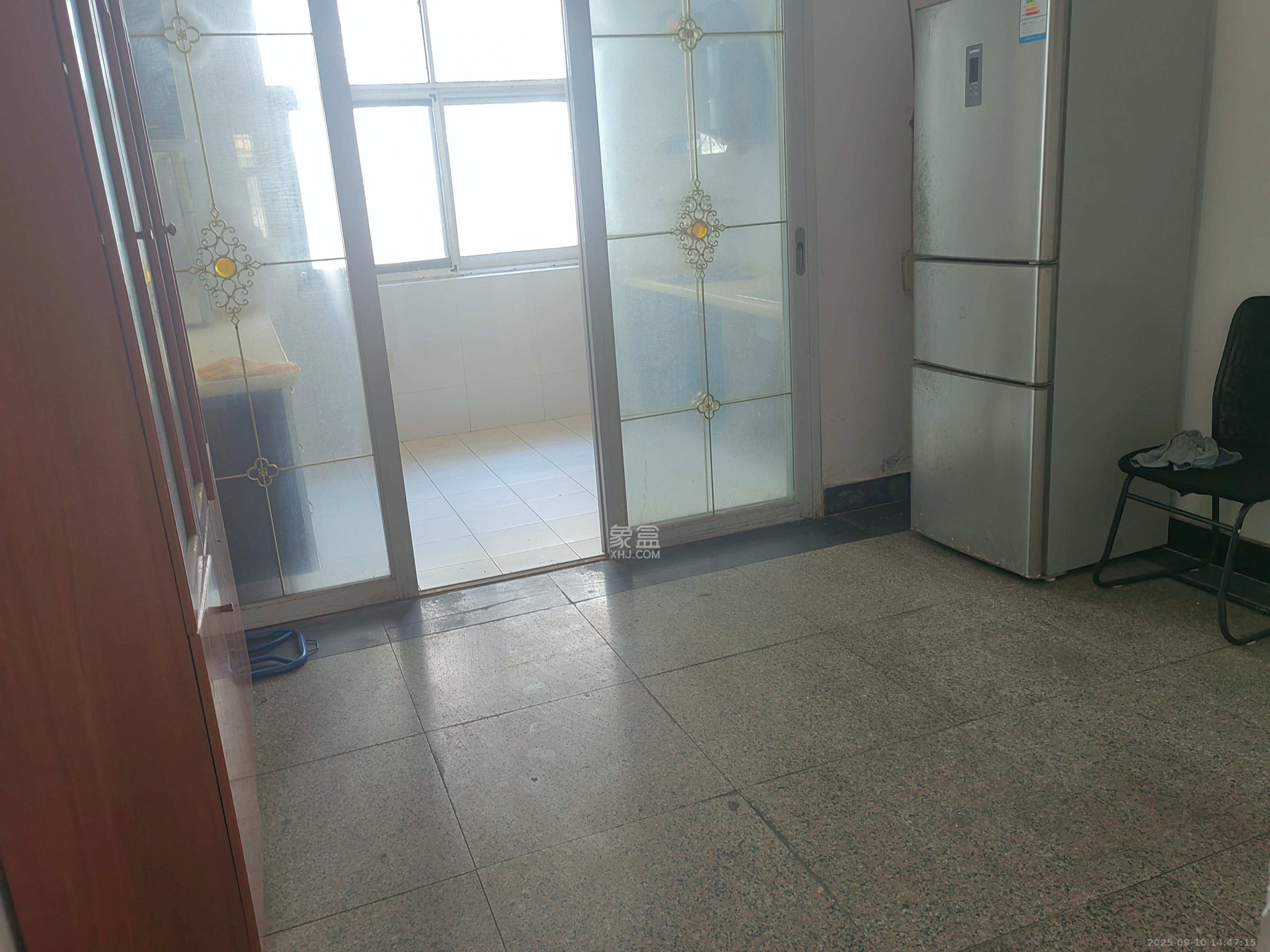 文艺公寓  3室2厅2卫    3100.0元/月室内图