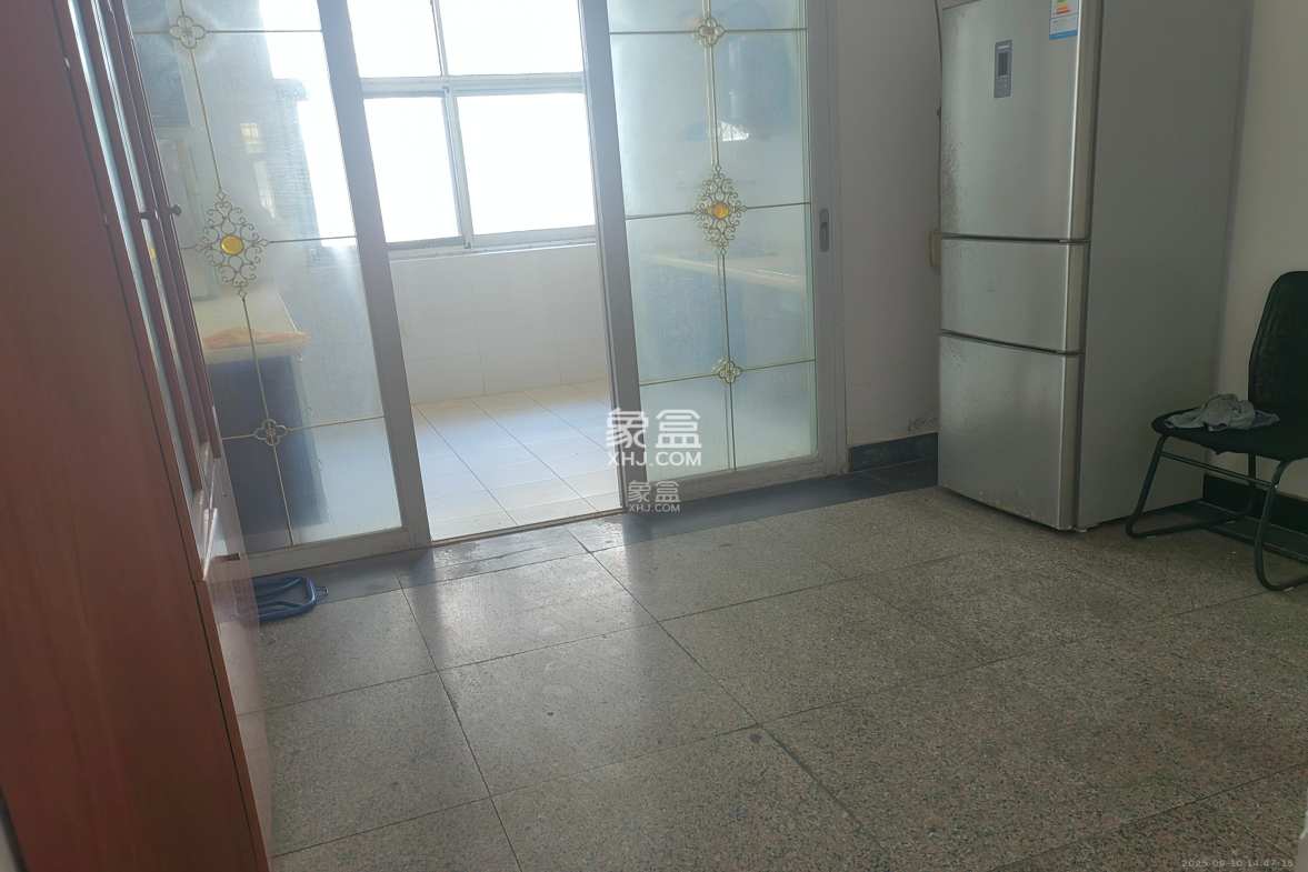 文艺公寓 3室2厅2卫 3100.0元/月 文艺公寓 3室2厅2卫 3100.0元/月室内图