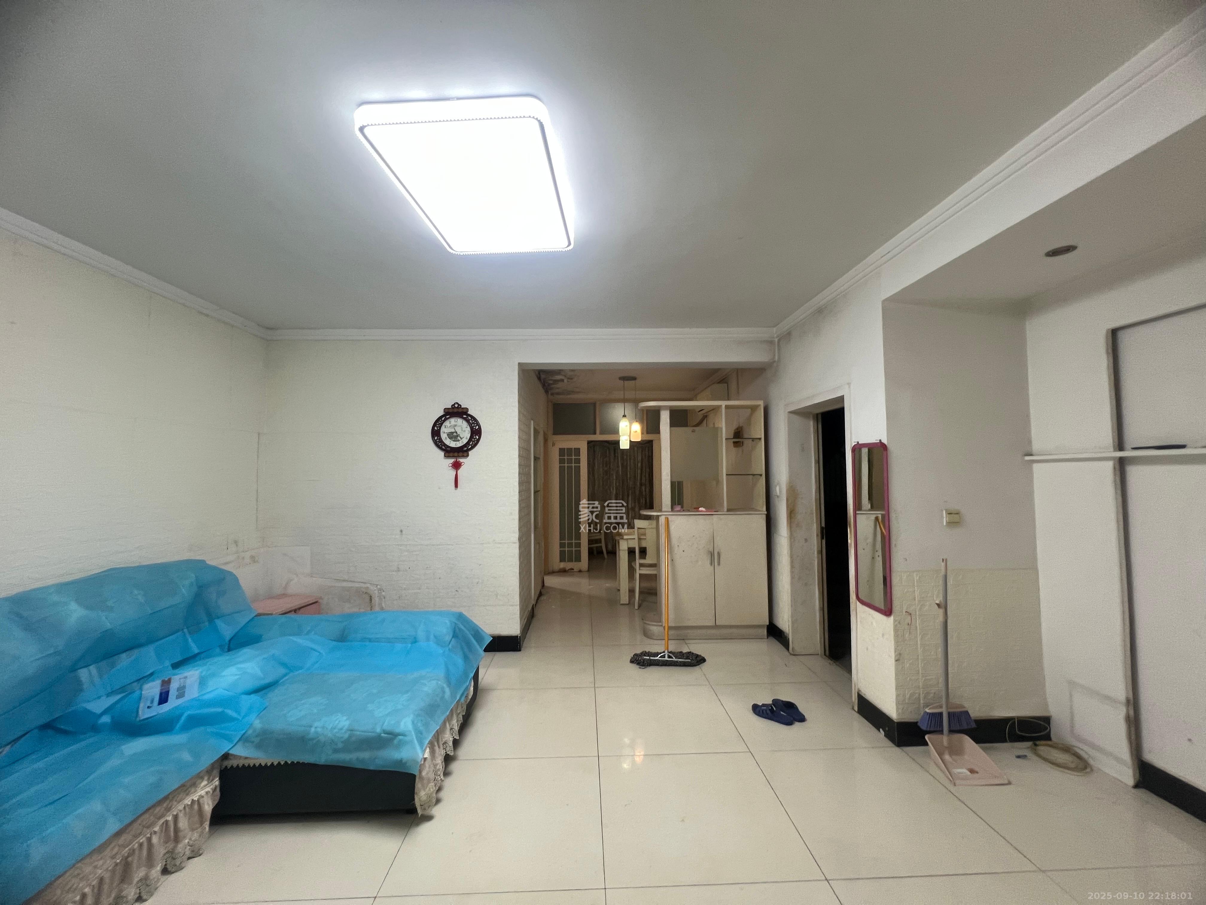 中南汽车世界 2室1厅1卫 1100.0元/月 中南汽车世界 2室1厅1卫 1100.0元/月室内图