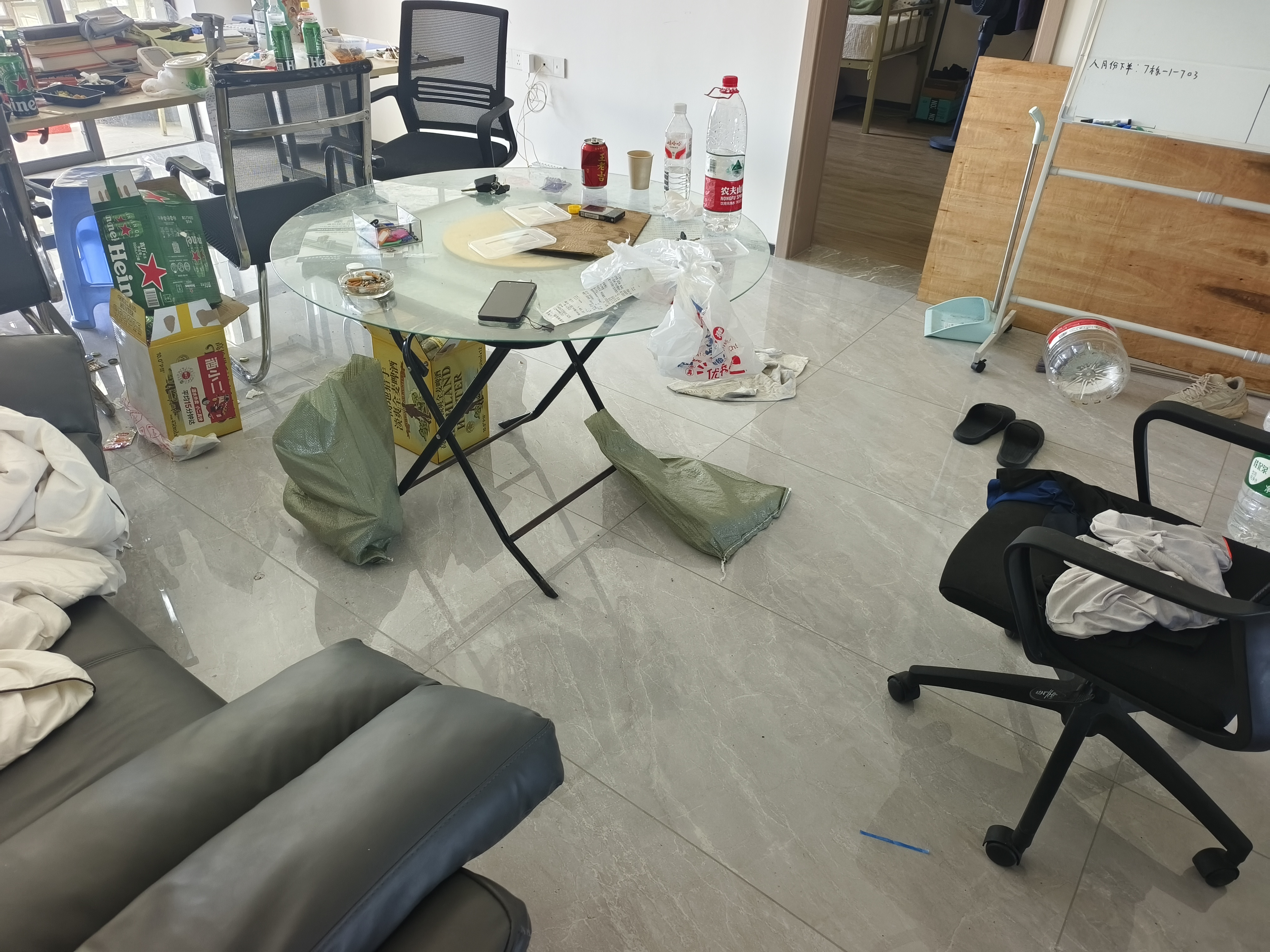 海府大院（海府路41号）  4室2厅2卫    4000.0元/月室内图