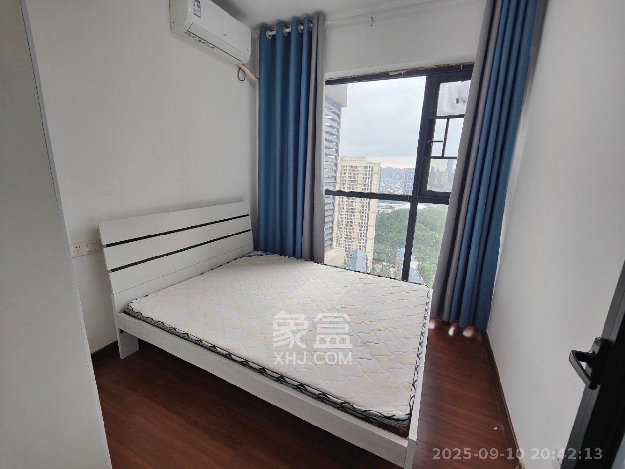 荣泰广场 3室2厅1卫 2400.0元/月 荣泰广场 3室2厅1卫 2400.0元/月室内图