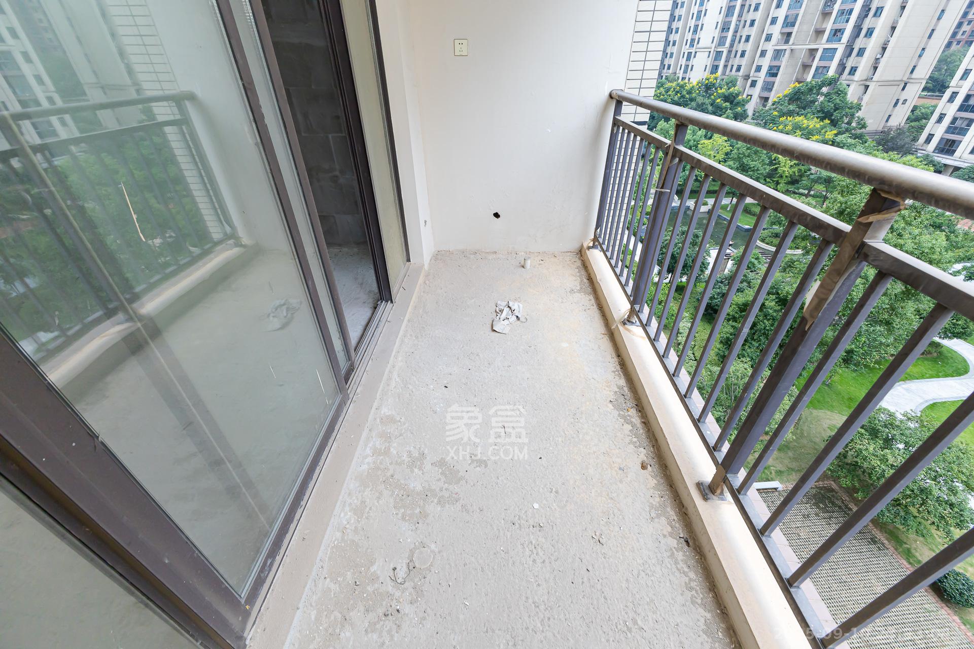 乾源国际 3室2厅2卫 75.0万 乾源国际 3室2厅2卫 75.0万阳台