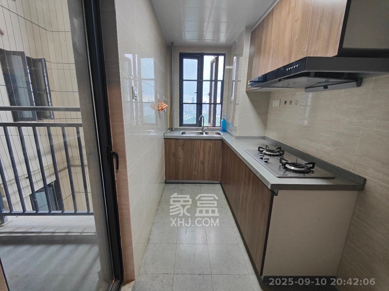 荣泰广场 3室2厅1卫 2400.0元/月 荣泰广场 3室2厅1卫 2400.0元/月室内图