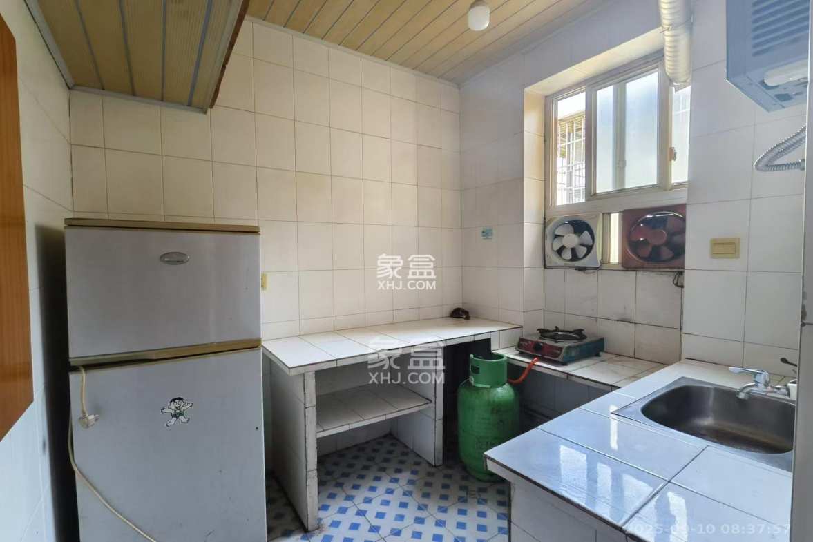 国庆新村 2室1厅1卫 1200.0元/月 国庆新村 2室1厅1卫 1200.0元/月室内图