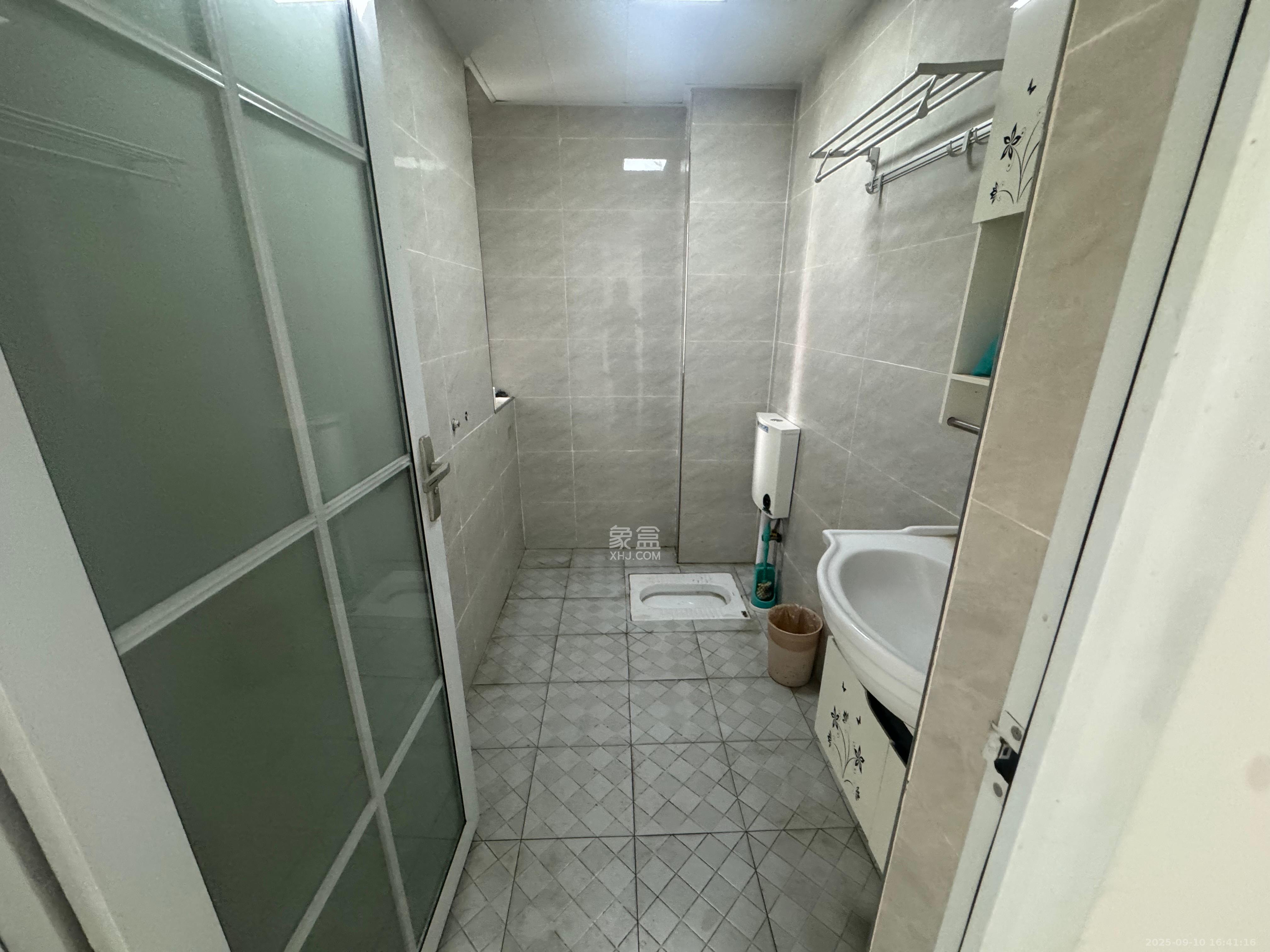 天翼花园(中国电信单位房) 5室2厅2卫 4600.0元/月 天翼花园(中国电信单位房) 5室2厅2卫 4600.0元/月室内图