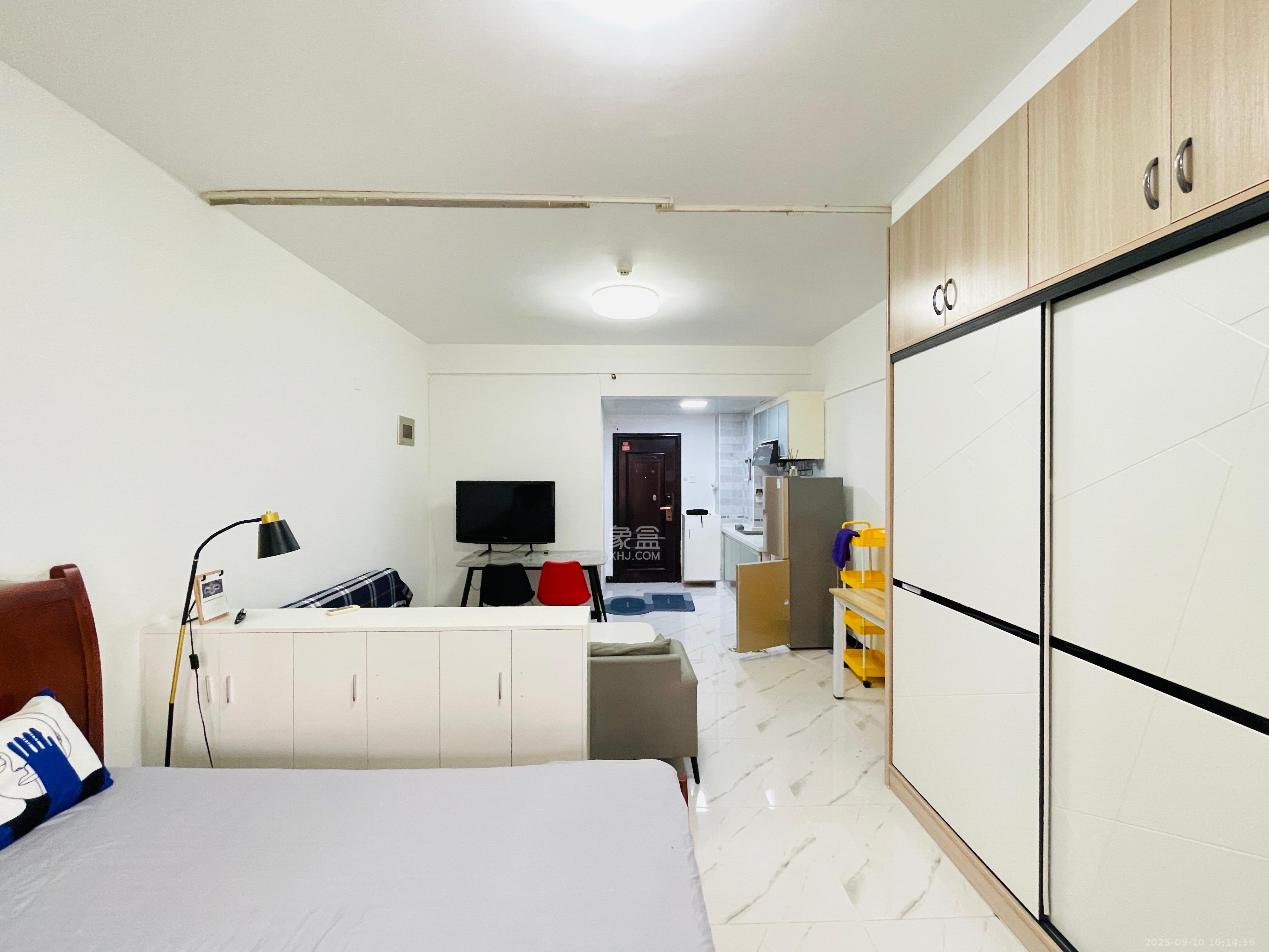 七彩丽都  1室0厅1卫    2200.0元/月室内图