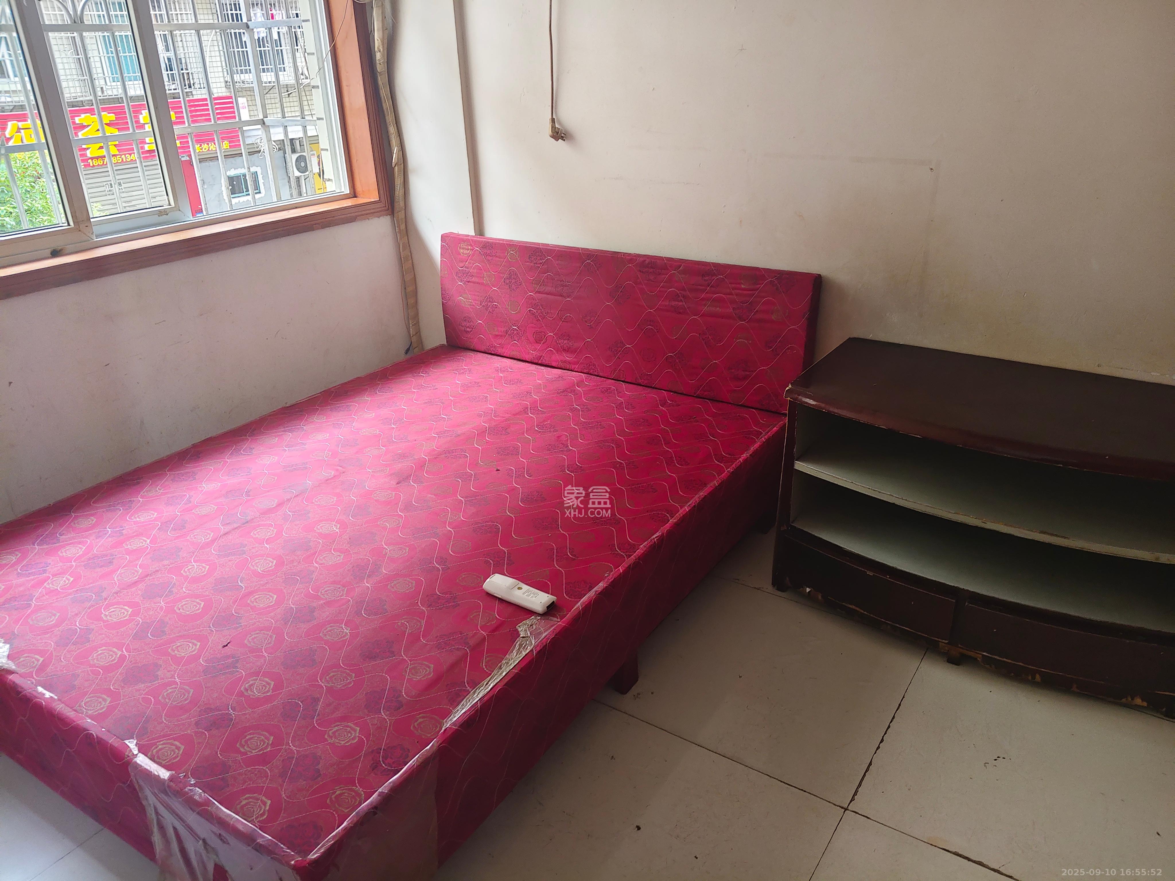 新桥沁园（银港农贸市场）  1室0厅0卫    1100.0元/月室内图