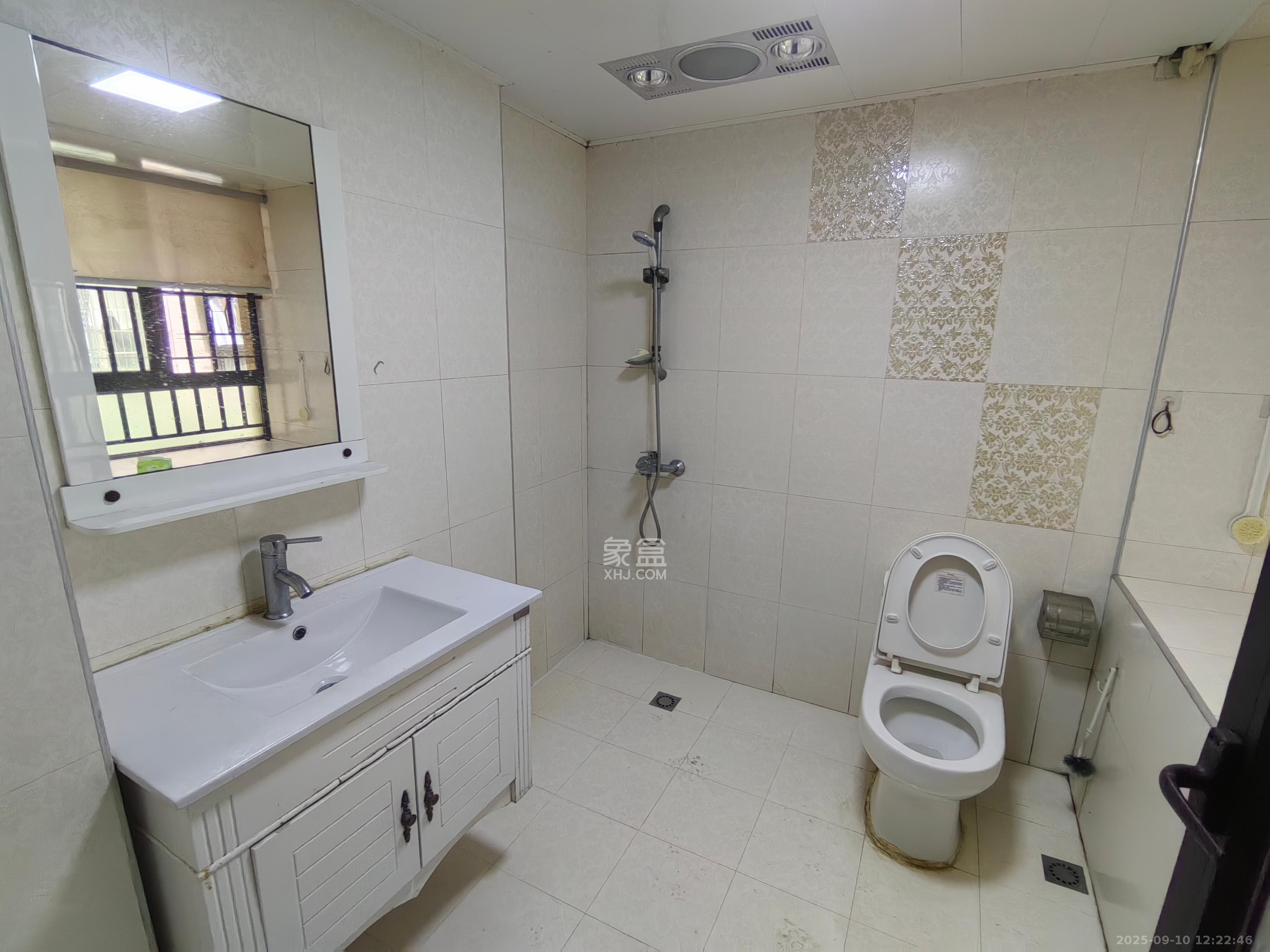 华润凤凰城一期 2室2厅1卫 1500.0元/月 华润凤凰城一期 2室2厅1卫 1500.0元/月室内图