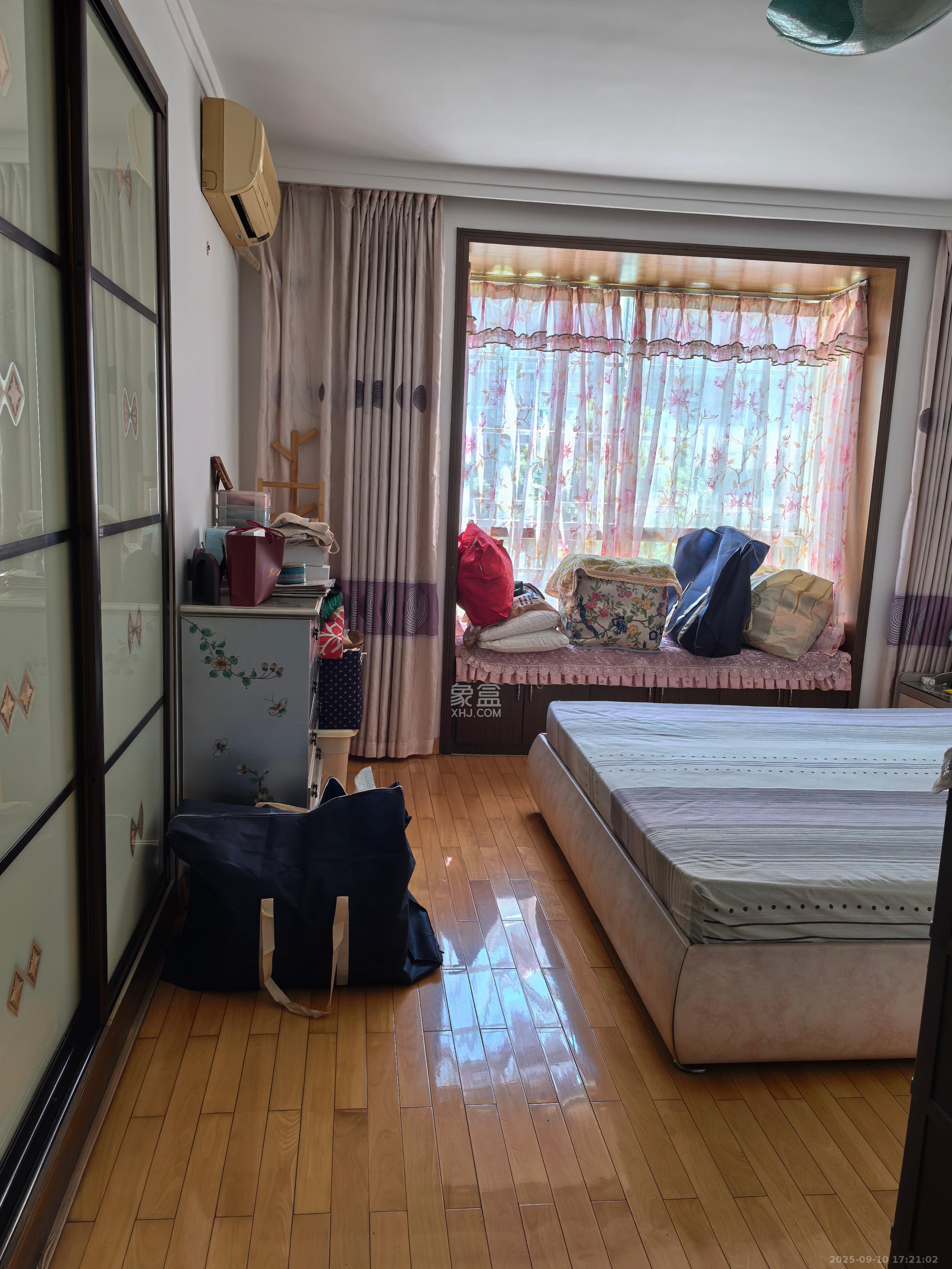 新星小区  3室2厅2卫    2200.0元/月室内图