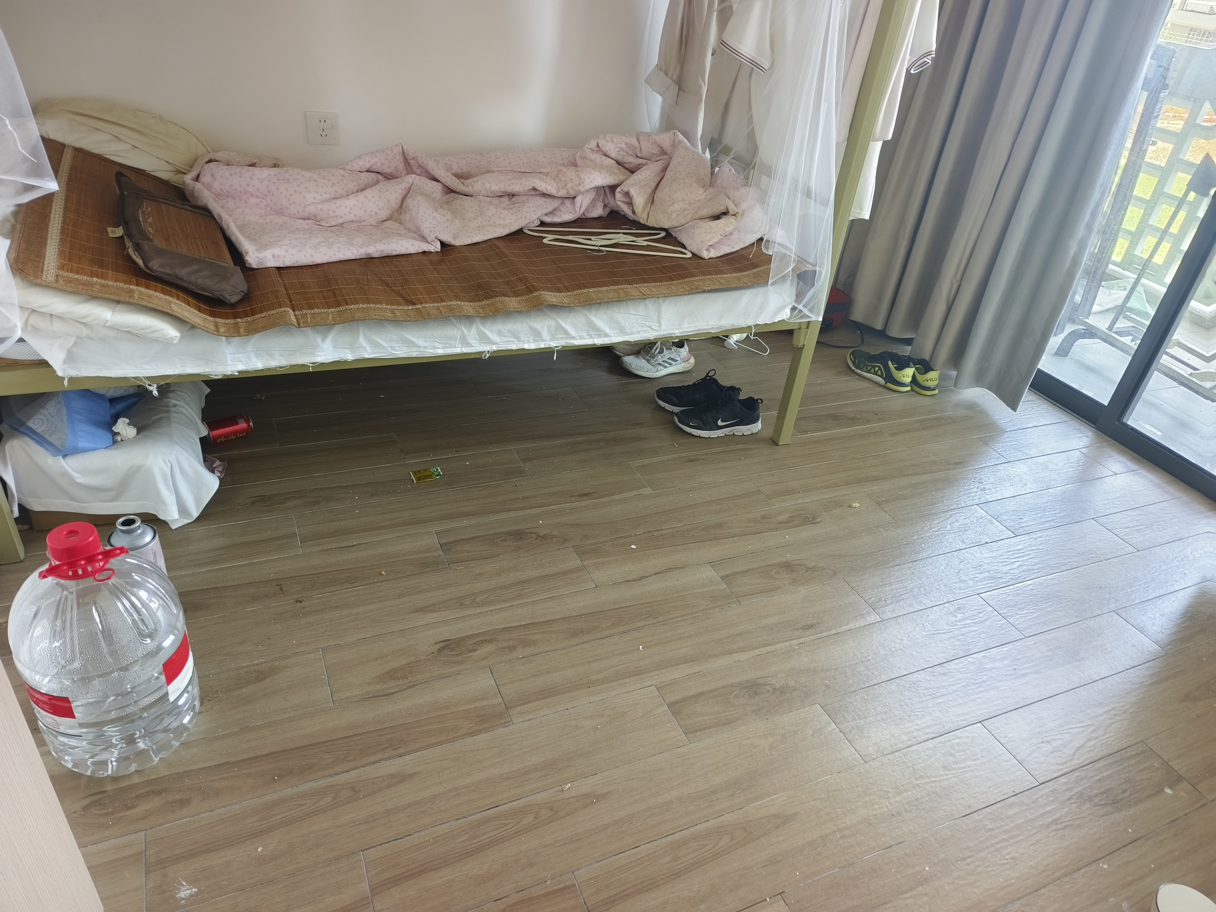 海府大院(海府路41号) 4室2厅2卫 4000.0元/月 海府大院(海府路41号) 4室2厅2卫 4000.0元/月室内图