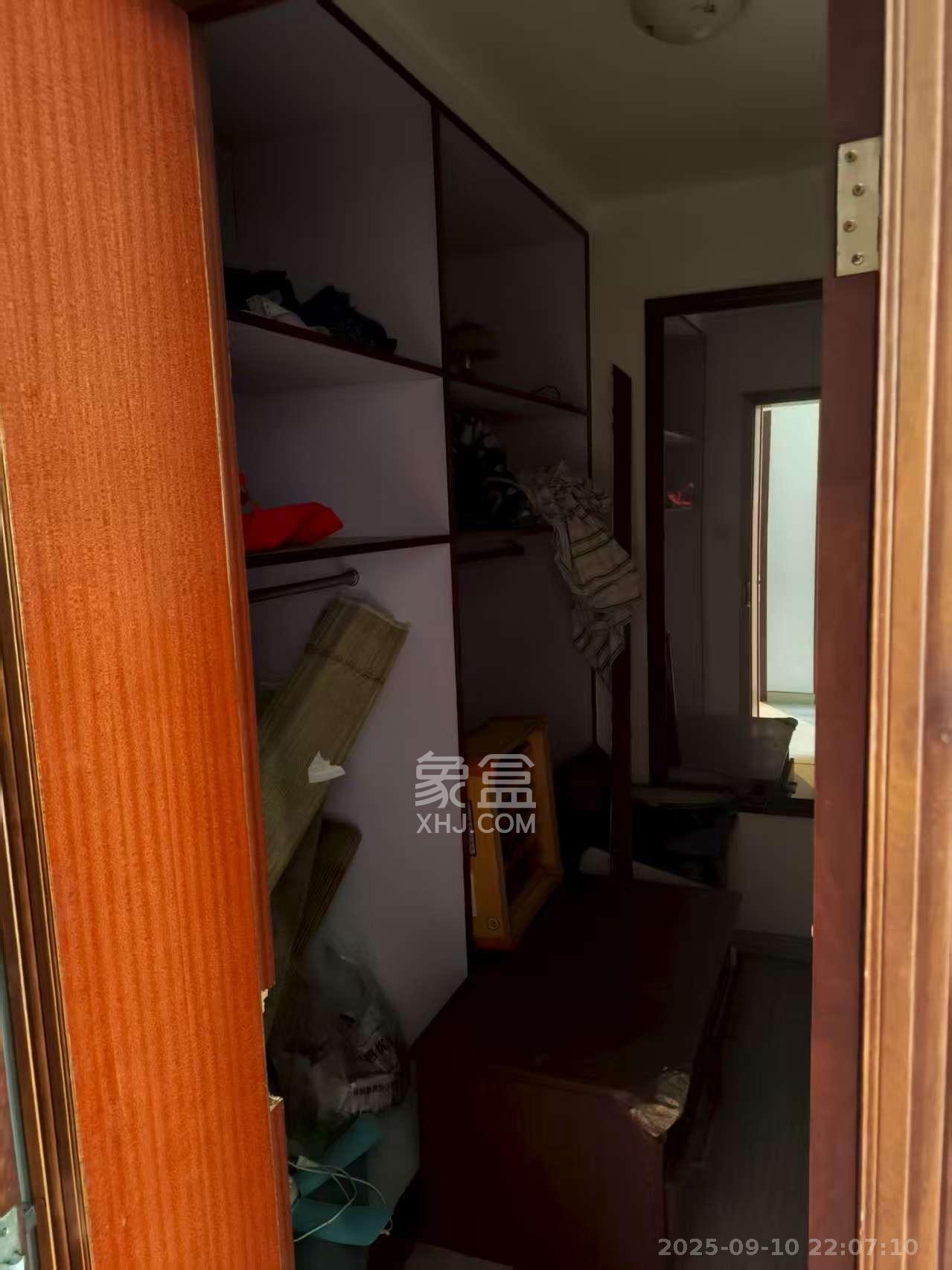 湘绣城  4室2厅2卫    1600.0元/月室内图