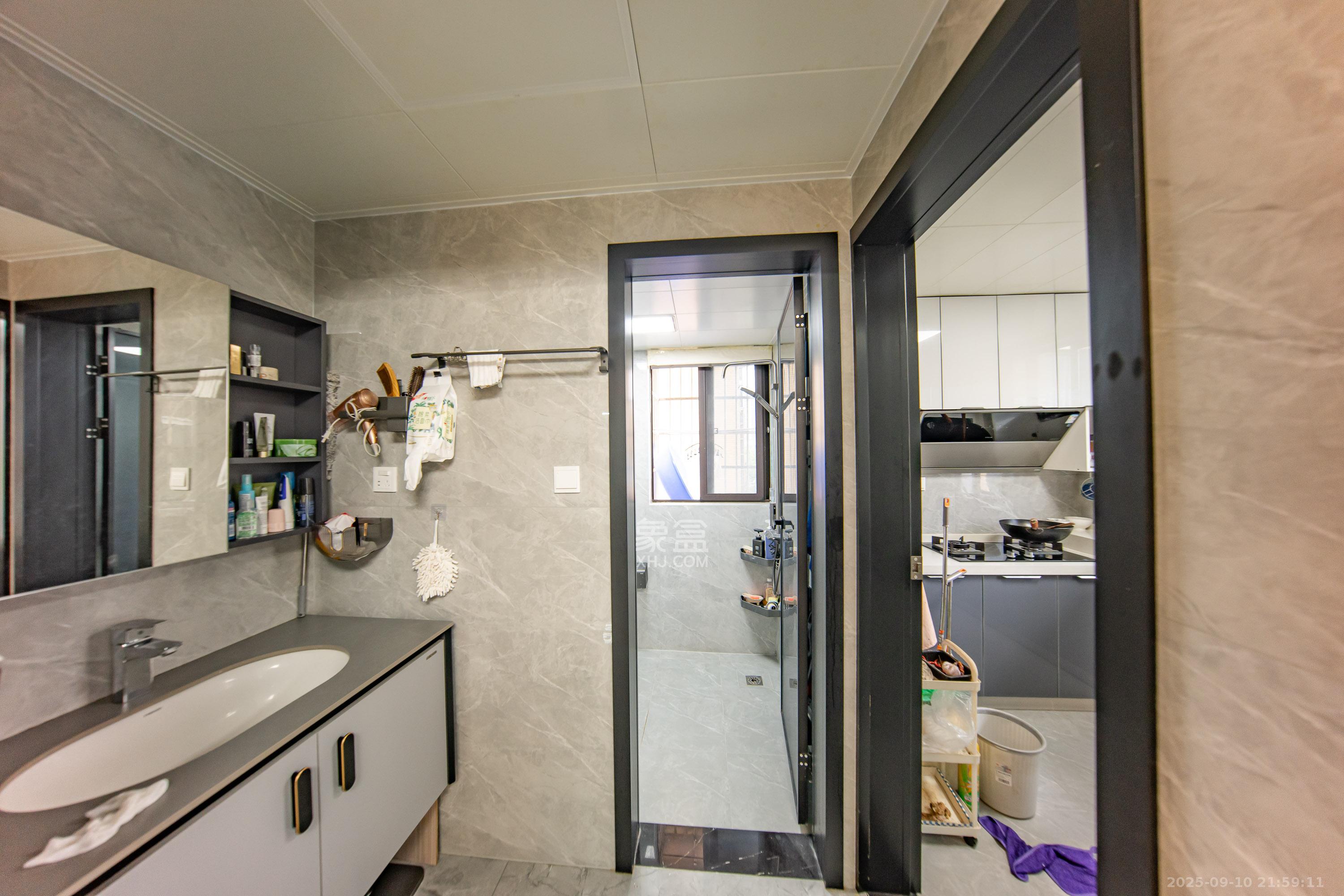 联丰苑  2室2厅1卫    45.0万卫生间