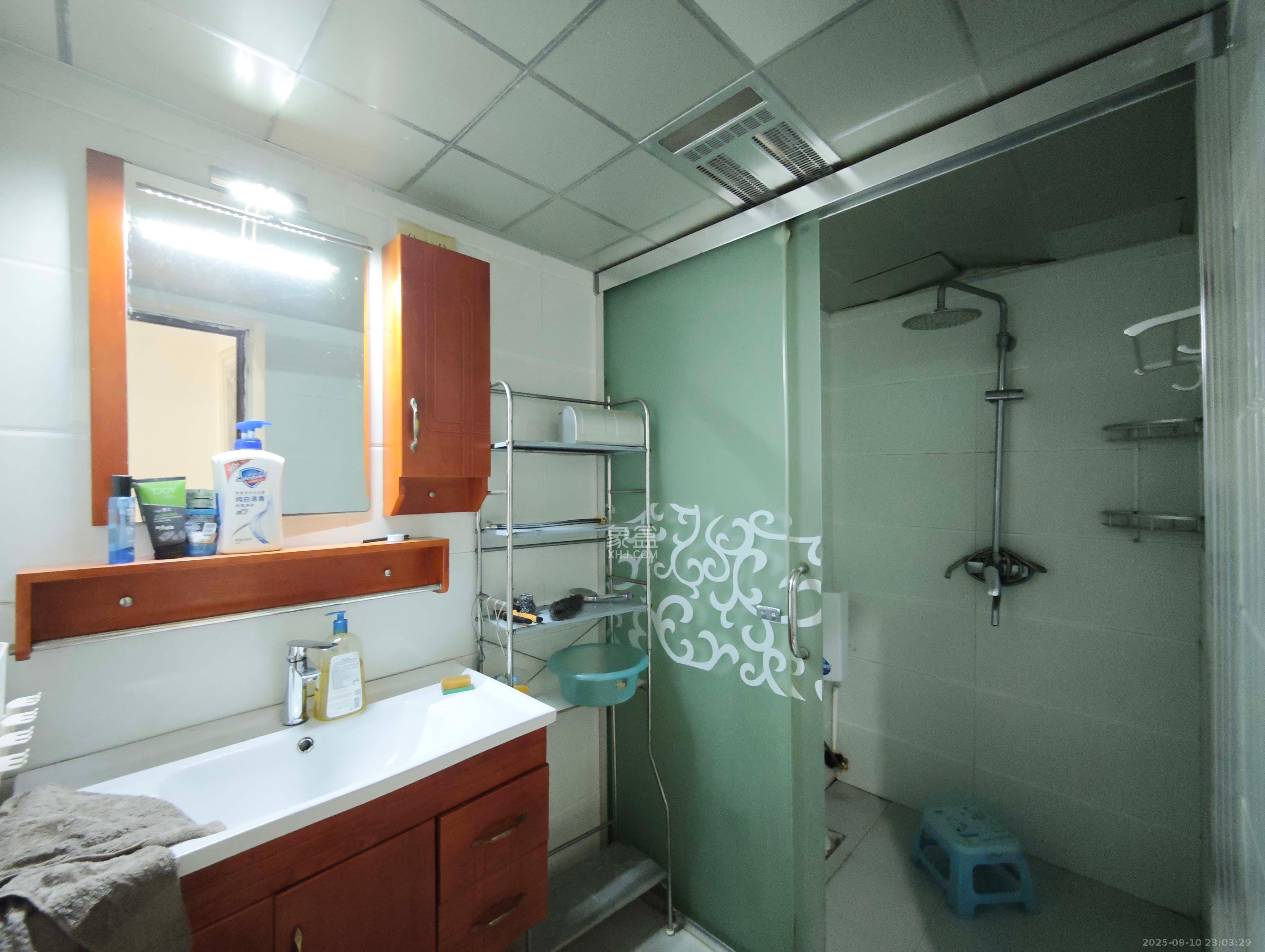 万科魅力之城  3室2厅1卫    88.8万卫生间