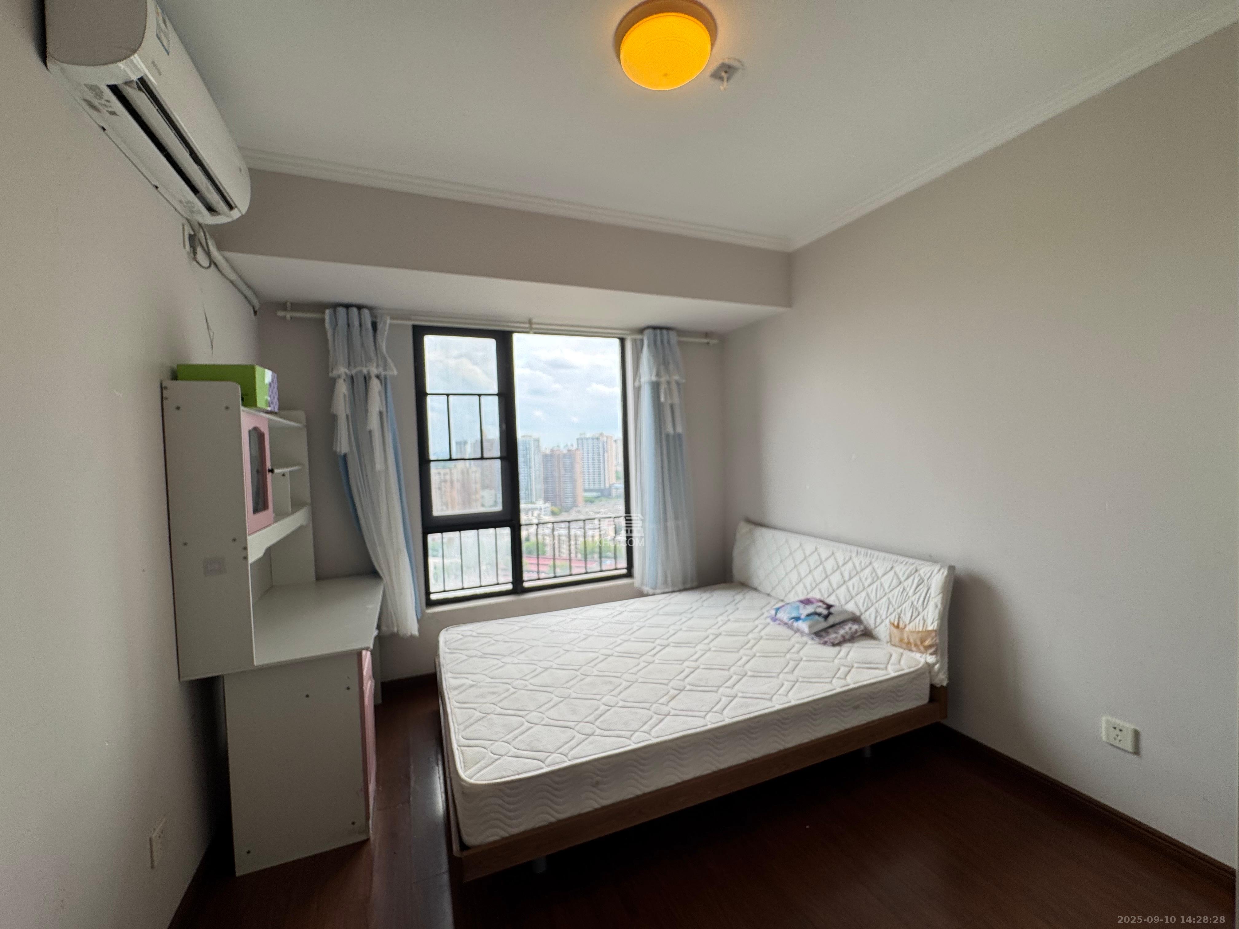 万科金域华府三四期  4室2厅2卫    2800.0元/月室内图