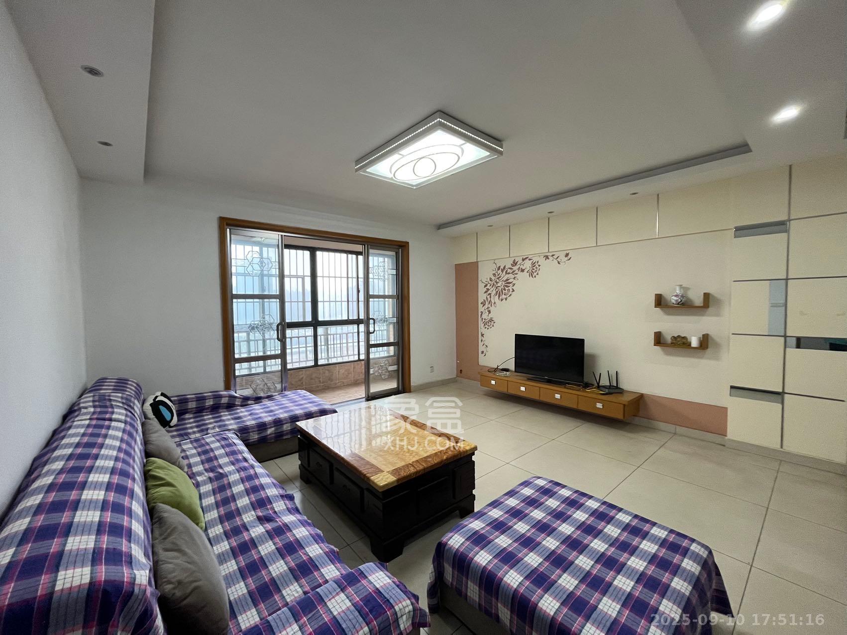 财富名园  4室2厅2卫   3500.00元/月室内图1