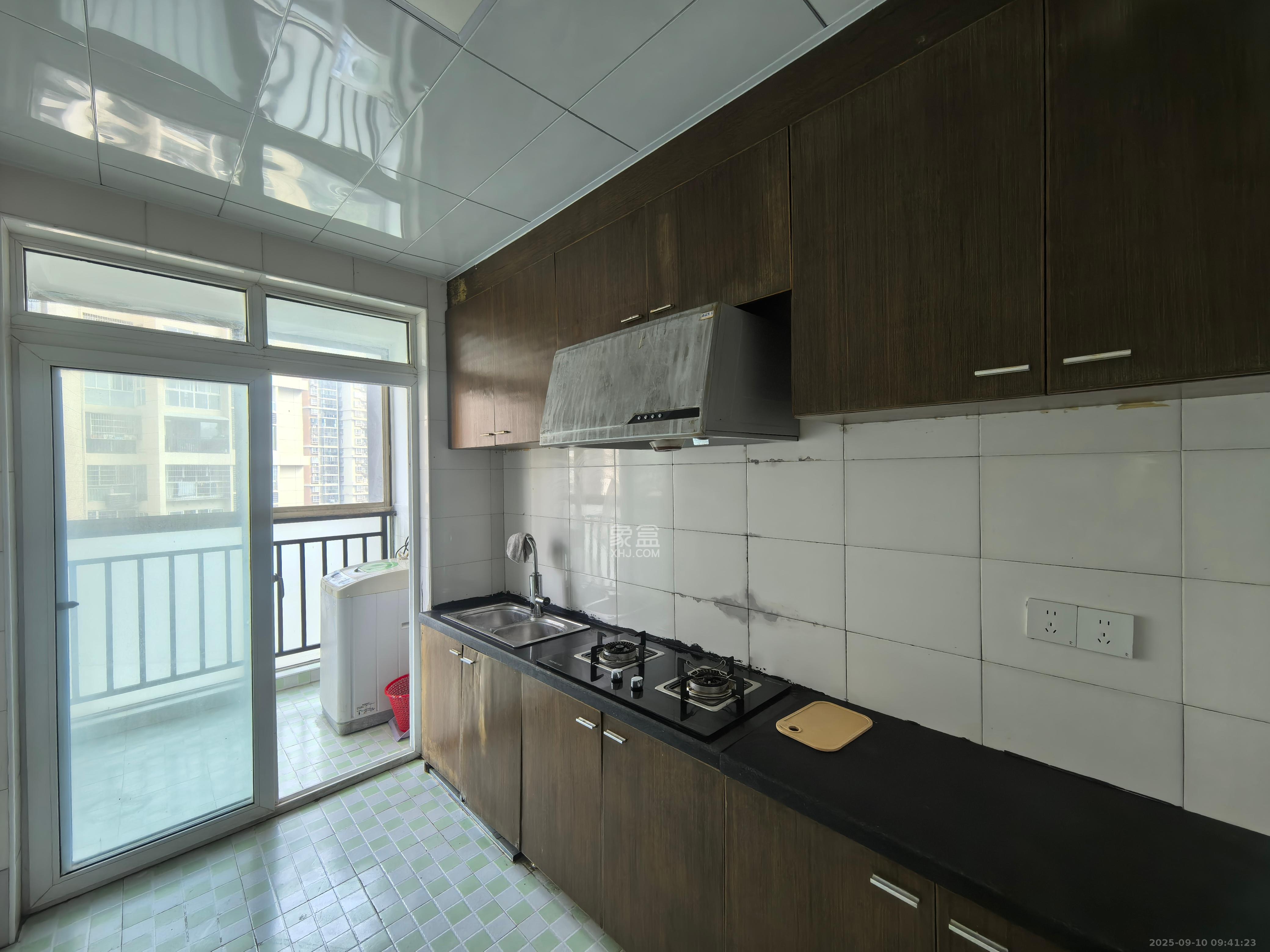 麓山润城  3室2厅2卫    2300.0元/月 麓山润城  3室2厅2卫    2300.0元/月室内图