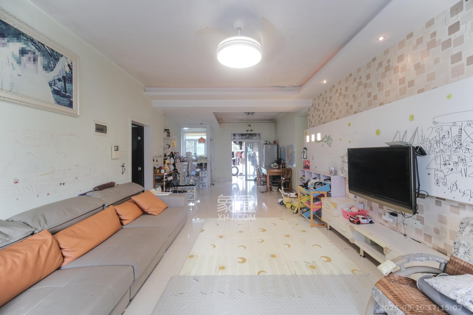 山水湾  3室2厅1卫    89.8万 山水湾  3室2厅1卫    89.8万客厅