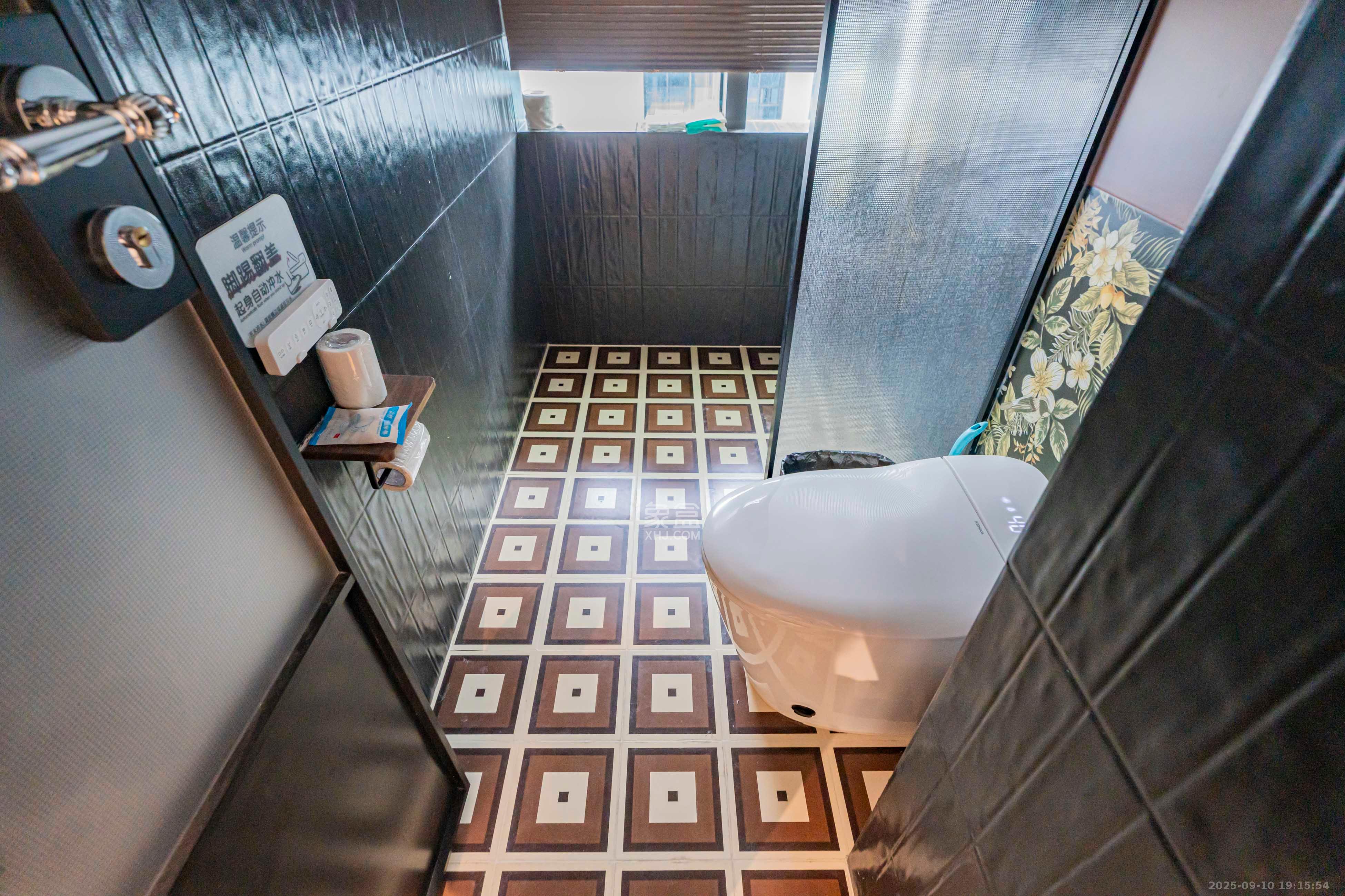 华润置地中心  2室1厅2卫    110.0万卫生间