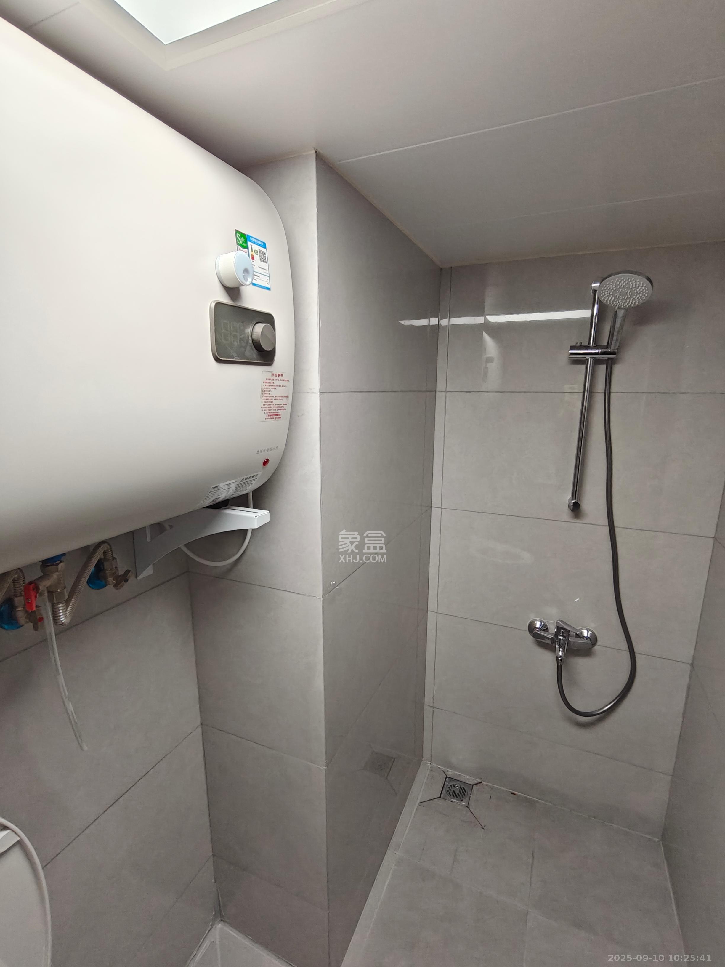 卓越中寰  2室1厅1卫    2800.0元/月室内图