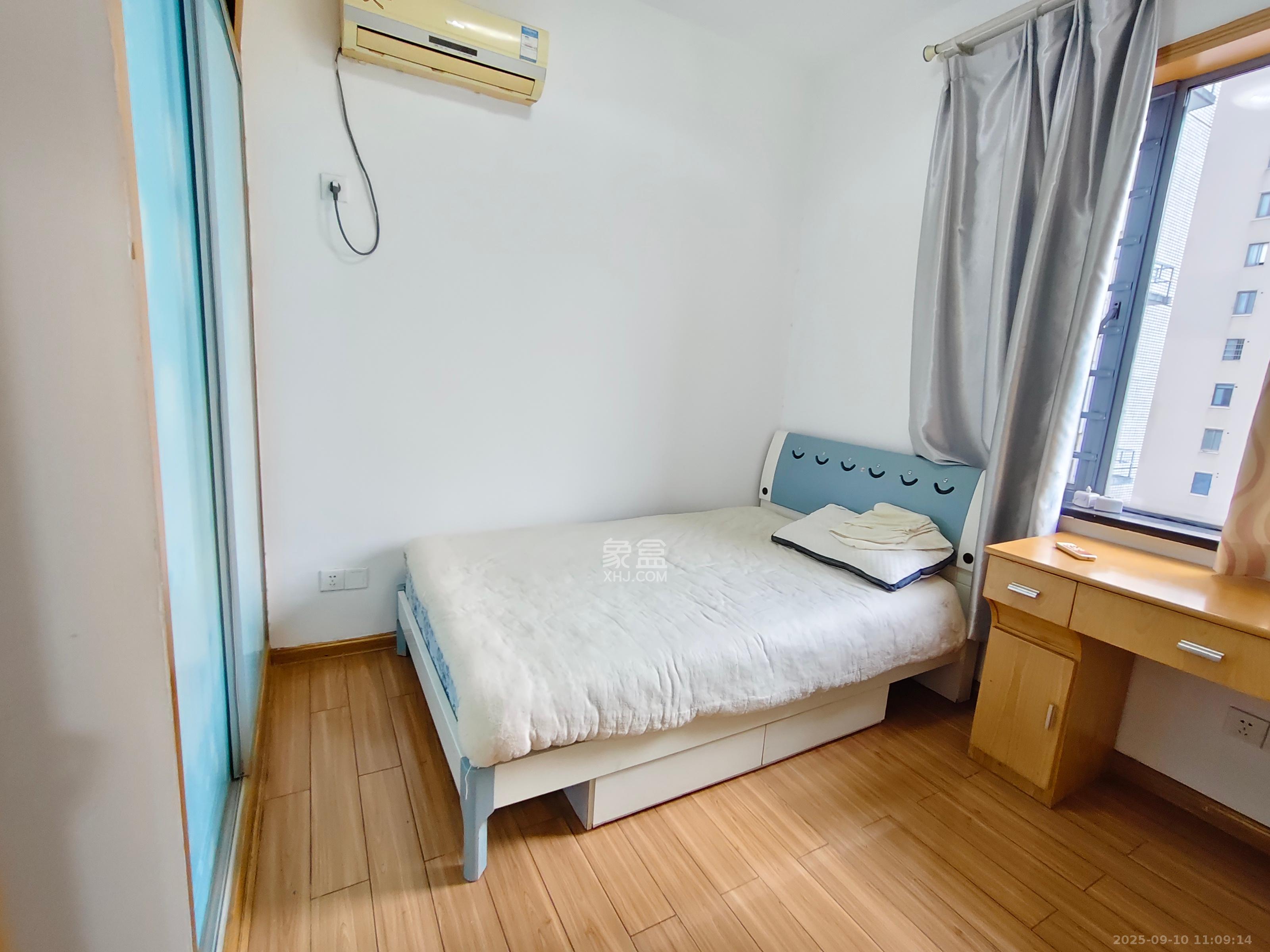 银港水晶城  2室2厅1卫    2300.0元/月 银港水晶城  2室2厅1卫    2300.0元/月室内图