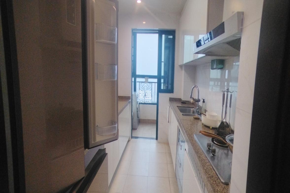 恒大绿洲 3室2厅2卫 2480.0元/月 恒大绿洲 3室2厅2卫 2480.0元/月室内图