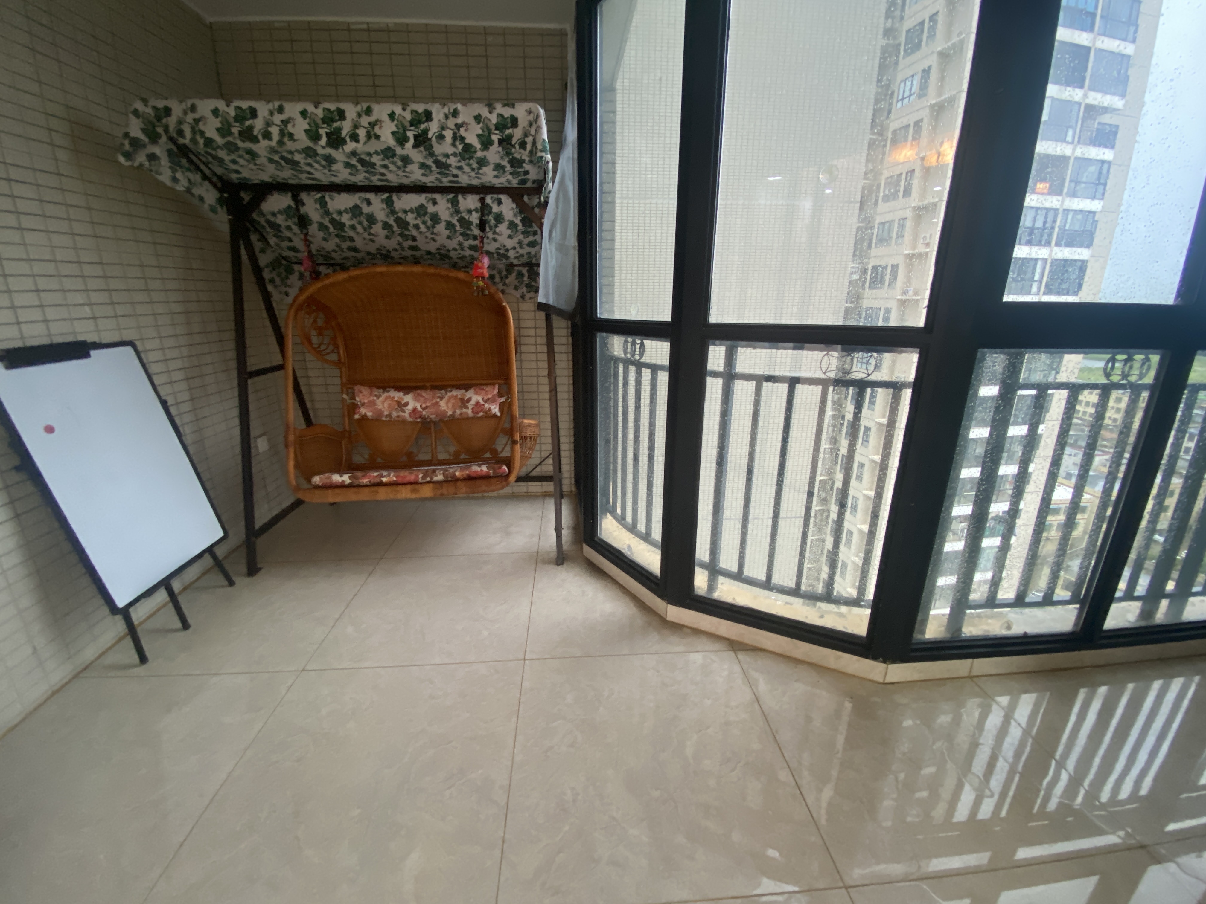 万景峰一期  3室2厅2卫    2500.0元/月室内图