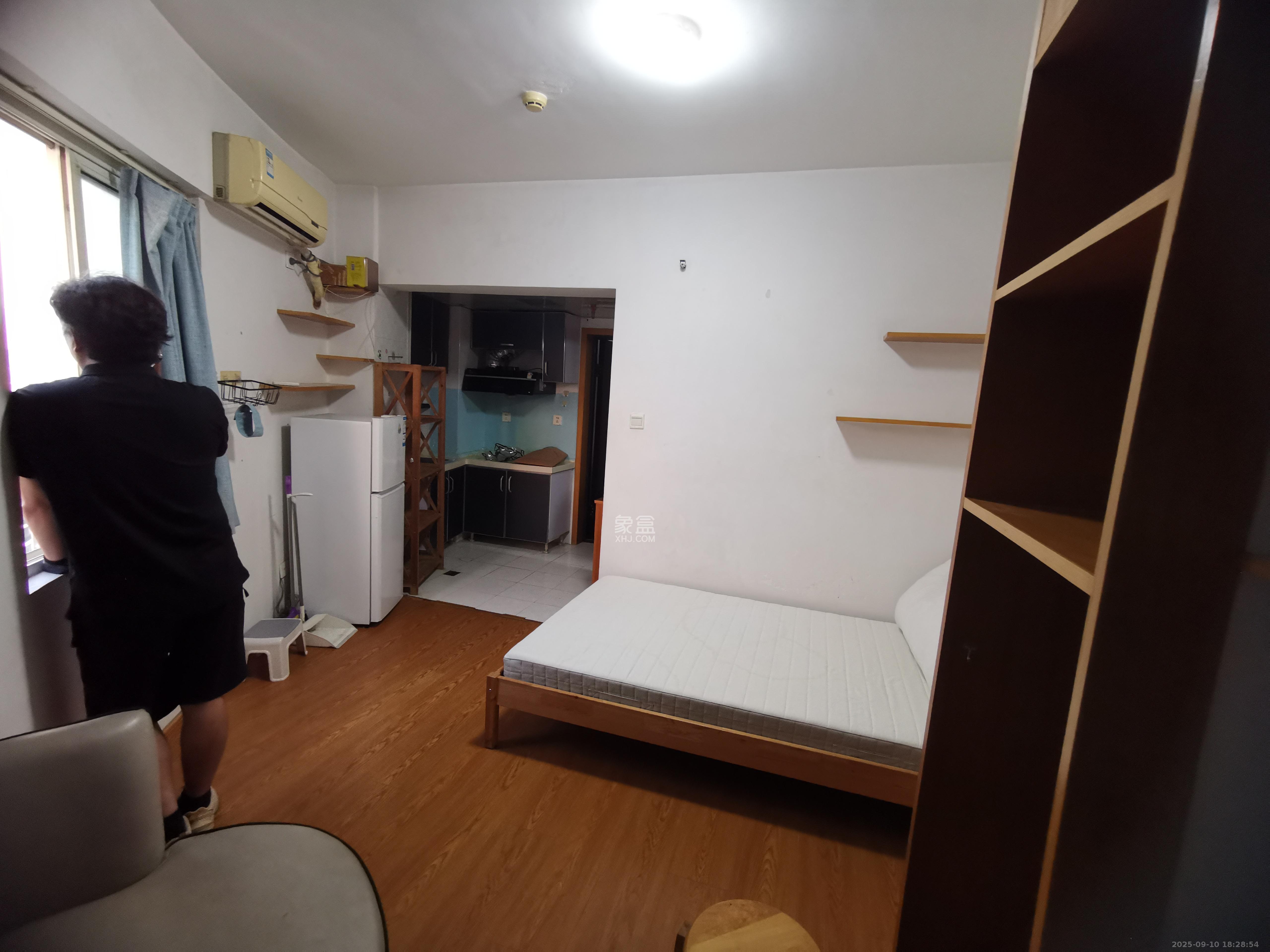 2076至高点 1室1厅1卫 1200.0元/月 2076至高点 1室1厅1卫 1200.0元/月室内图