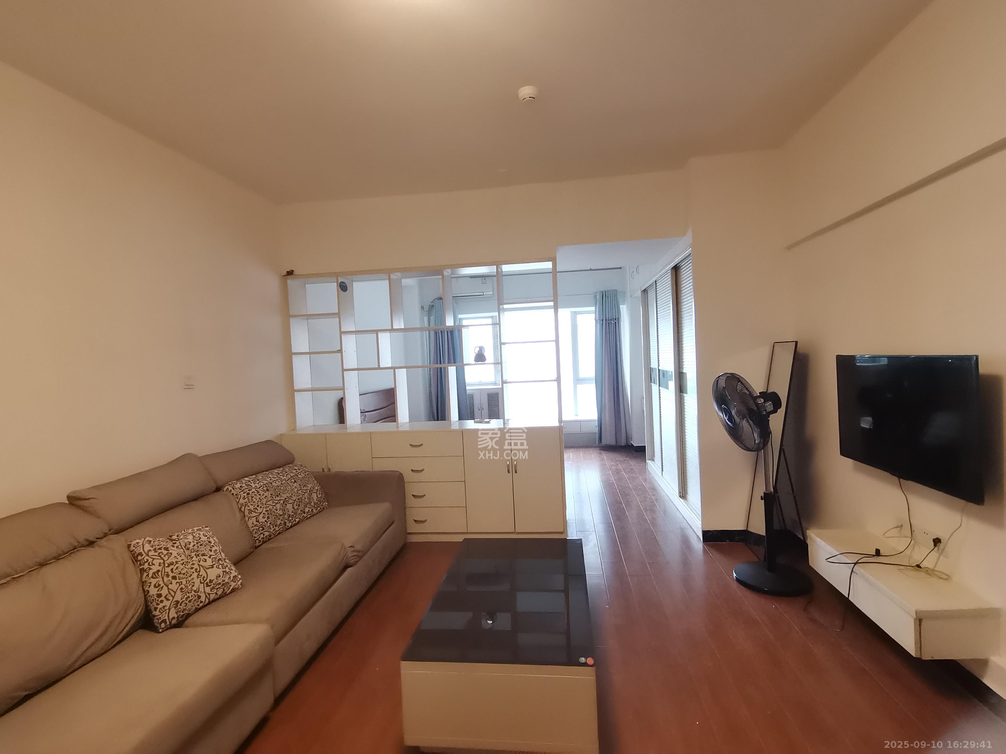 南庭城果   61.0㎡      1500.0元/月室内图