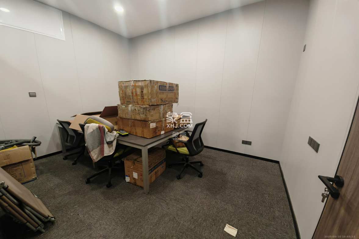 京武浪琴山三期(京武中心) 4室1厅1卫 20000.0元/月 京武浪琴山三期(京武中心) 4室1厅1卫 20000.0元/月室内图