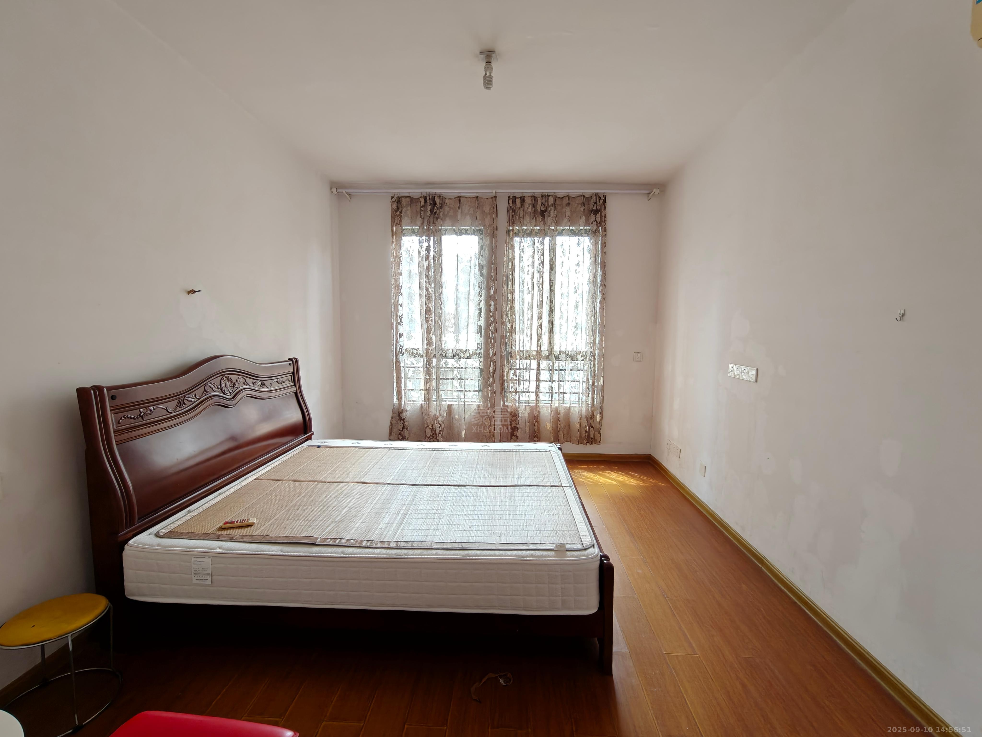 尚格名城东岸花园  3室2厅2卫    1300.0元/月 尚格名城东岸花园  3室2厅2卫    1300.0元/月室内图