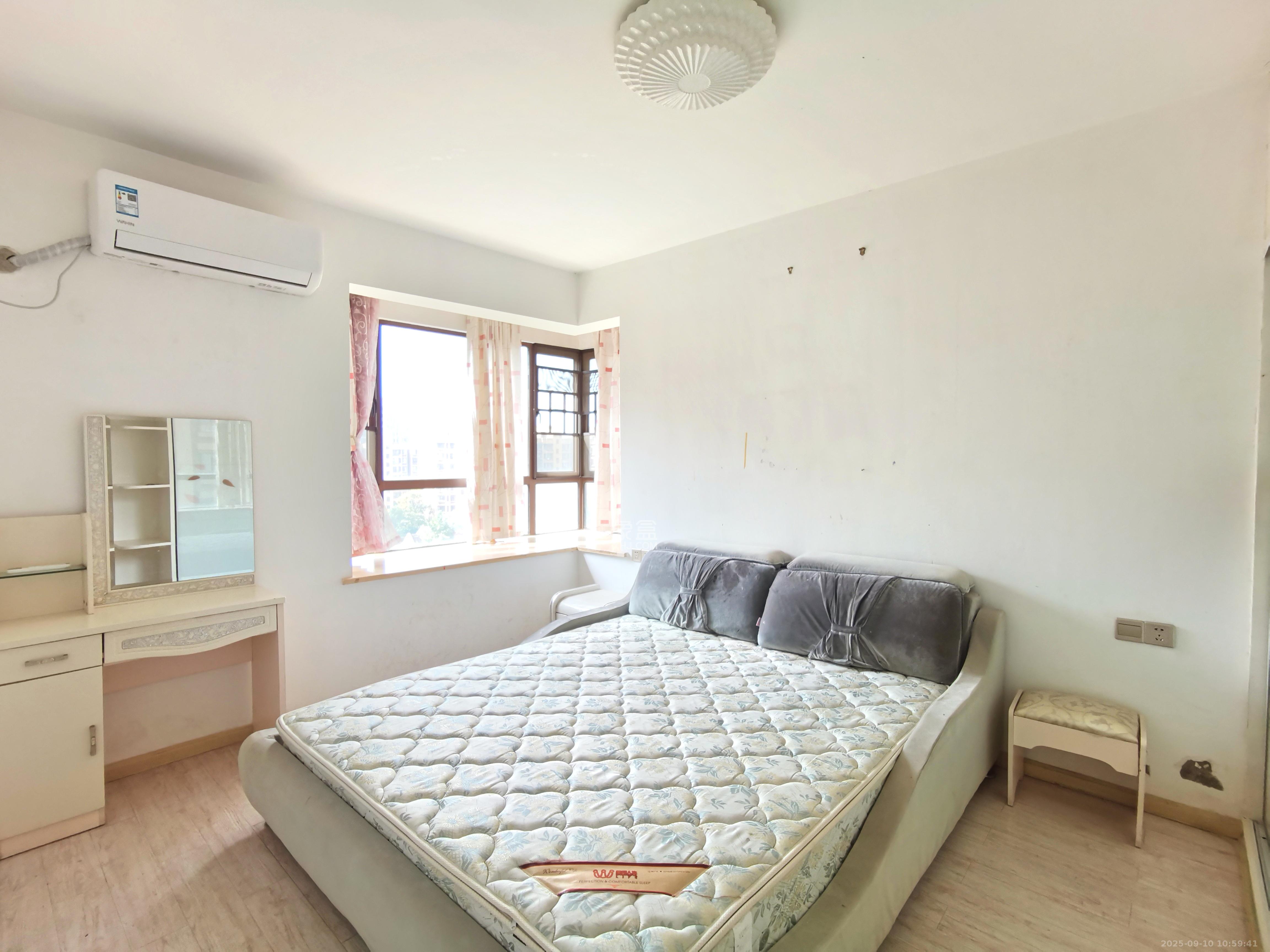 山语城二期  3室2厅1卫    1800.0元/月 山语城二期  3室2厅1卫    1800.0元/月室内图