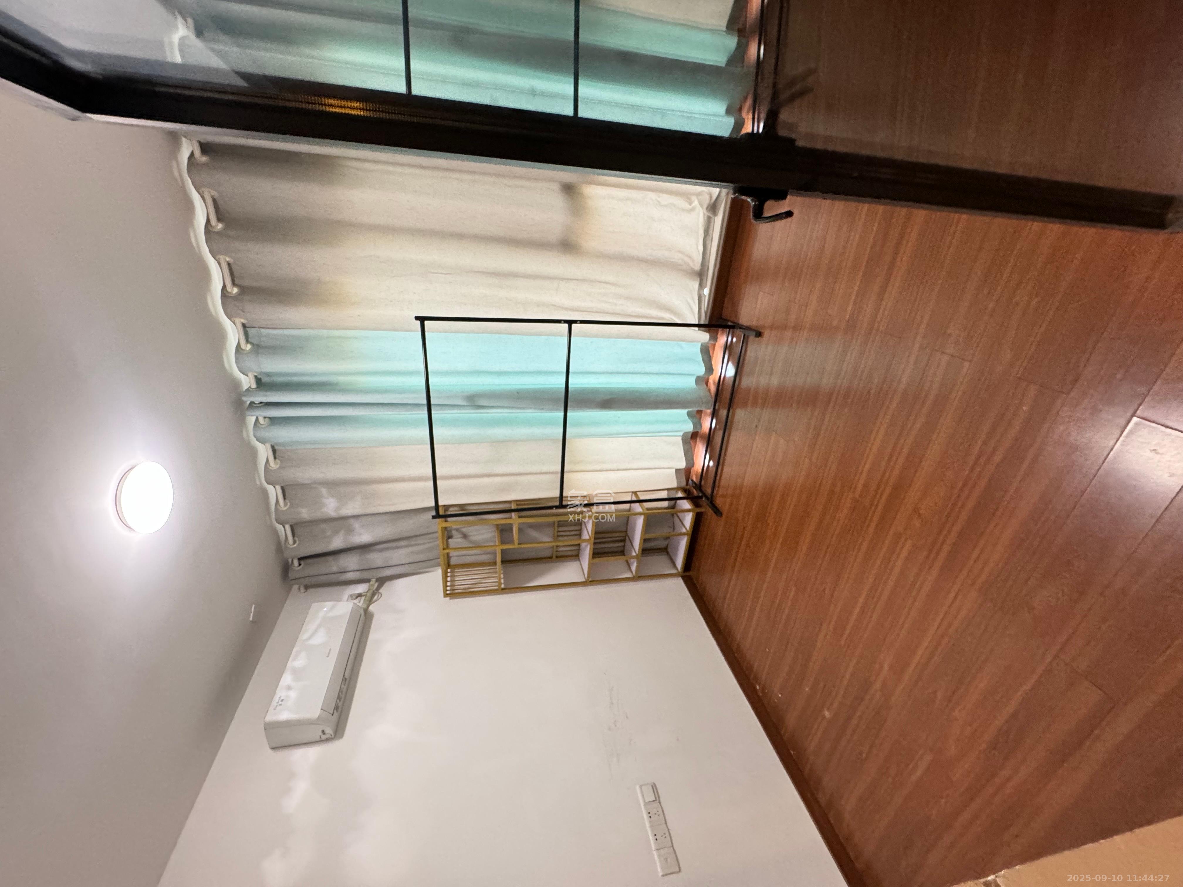 荣泰广场  3室2厅1卫    2400.0元/月室内图