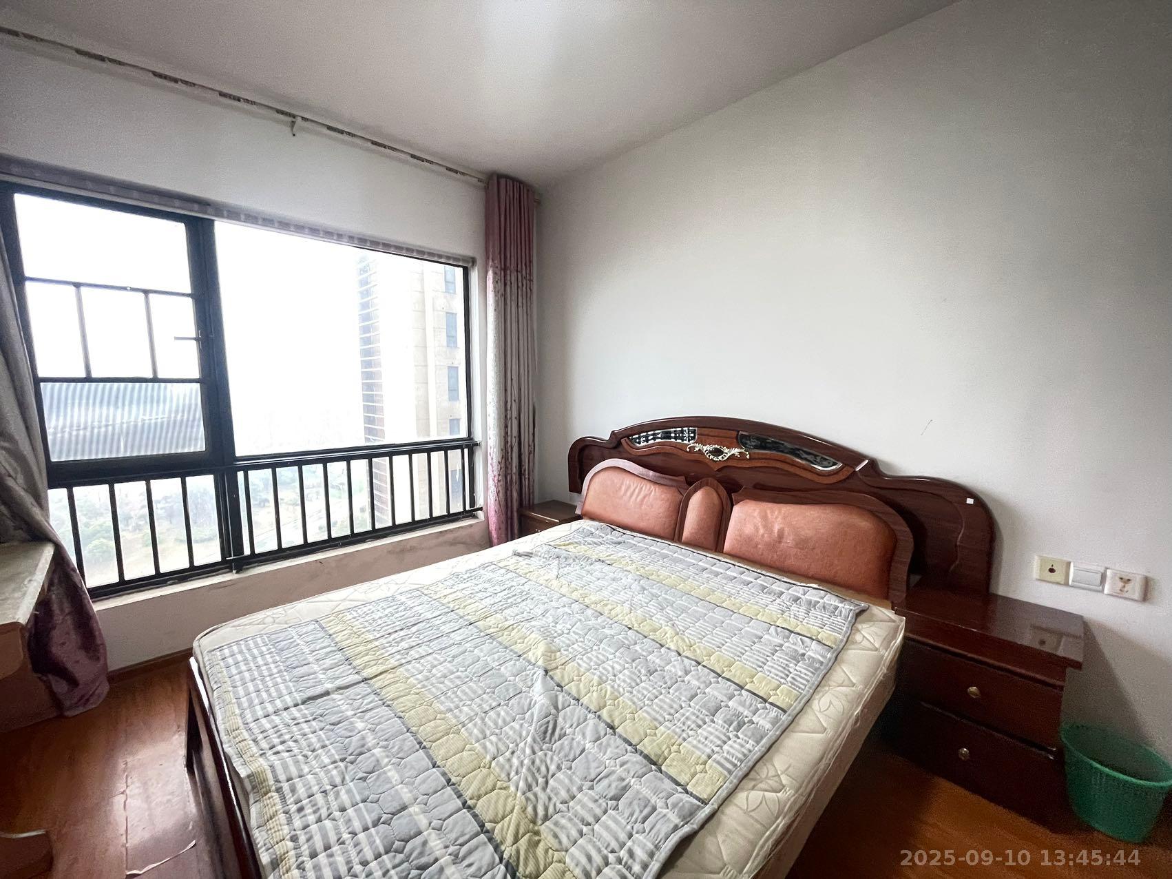 达美D6区  3室2厅2卫    2600.0元/月 达美D6区  3室2厅2卫    2600.0元/月室内图1