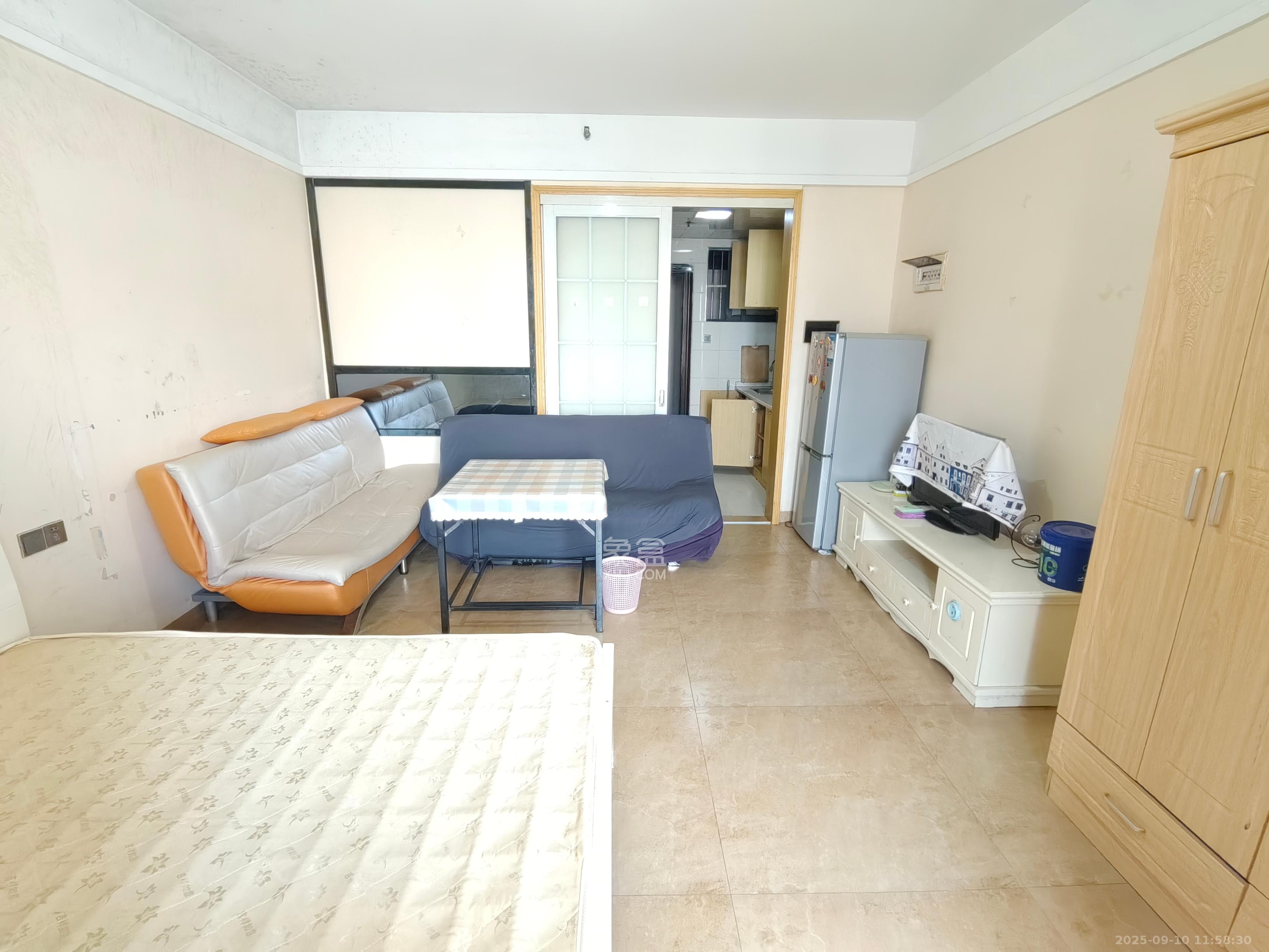 剑桥名门  1室1厅1卫   1300.00元/月室内图