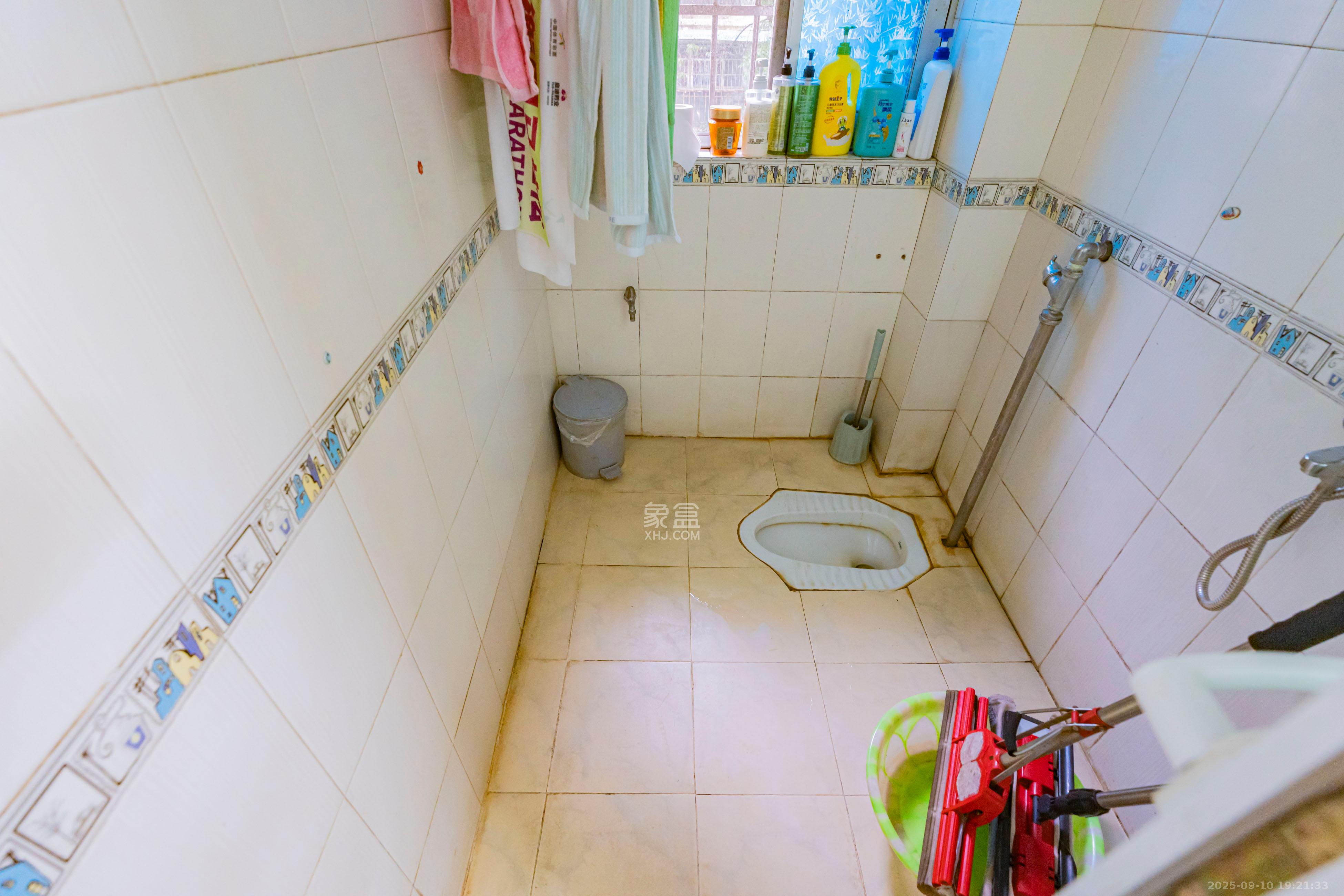 金帆小区 3室2厅2卫 78.0万 金帆小区 3室2厅2卫 78.0万卫生间