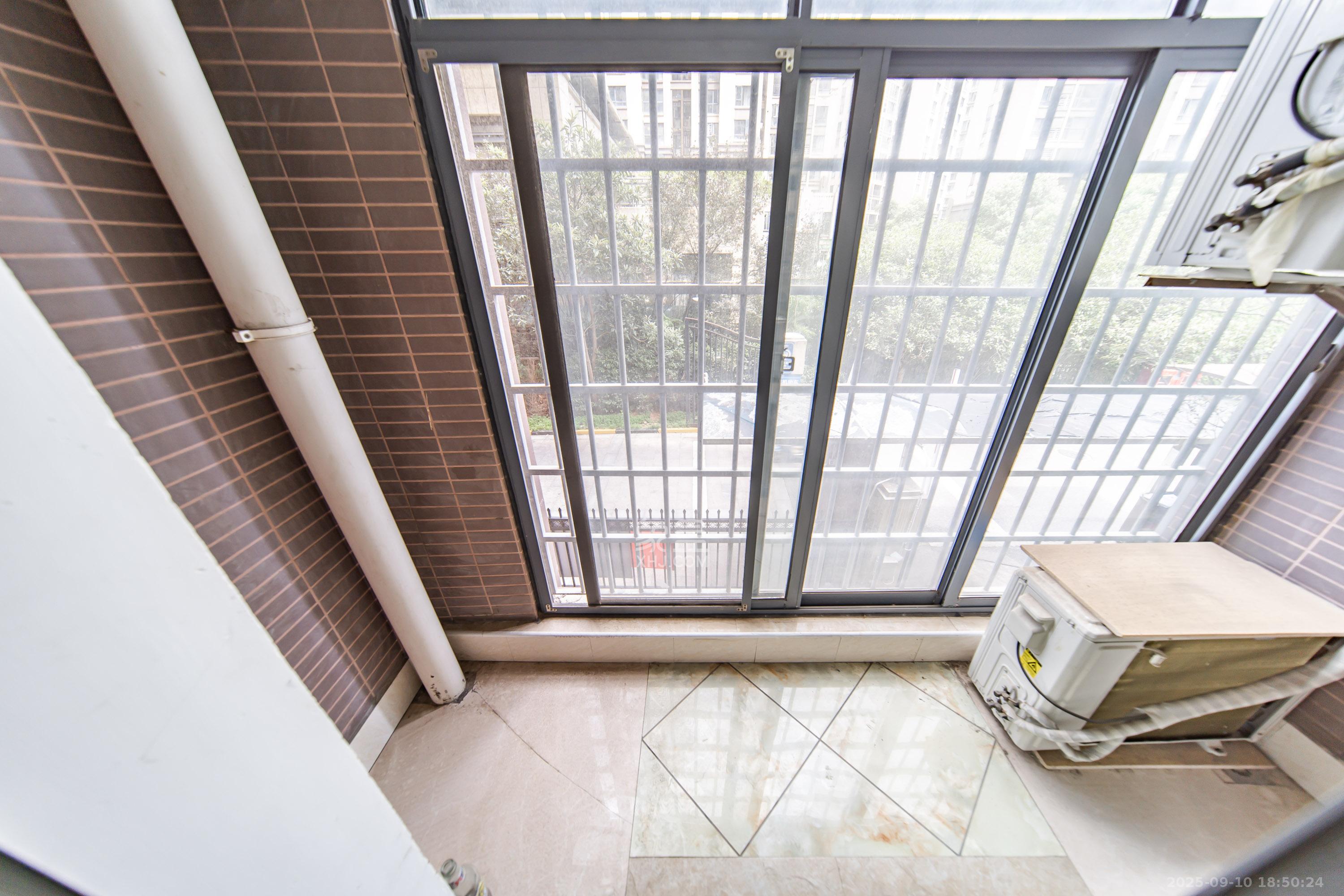 湘熙水郡(观澜海赋家园) 3室2厅2卫 113.0万 湘熙水郡(观澜海赋家园) 3室2厅2卫 113.0万阳台